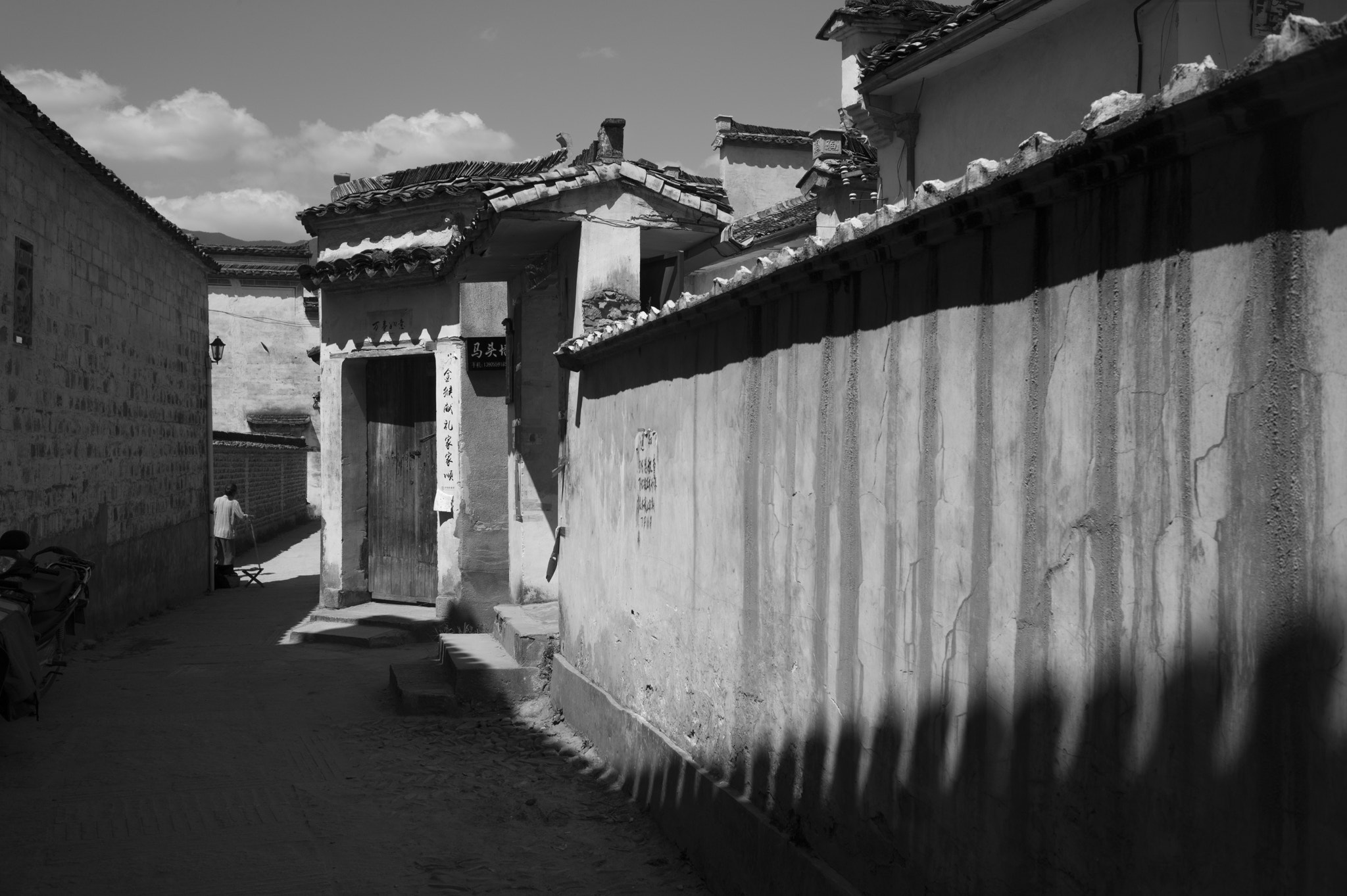 Leica Summicron-M 28mm F2 ASPH sample photo. Alley of hongcun photography