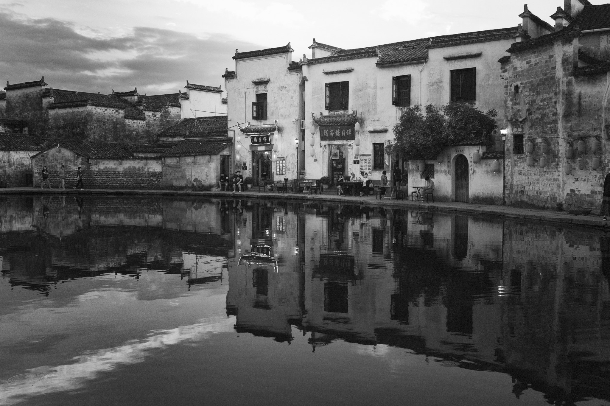 Leica Summicron-M 28mm F2 ASPH sample photo. Sunrise of moon marsh photography