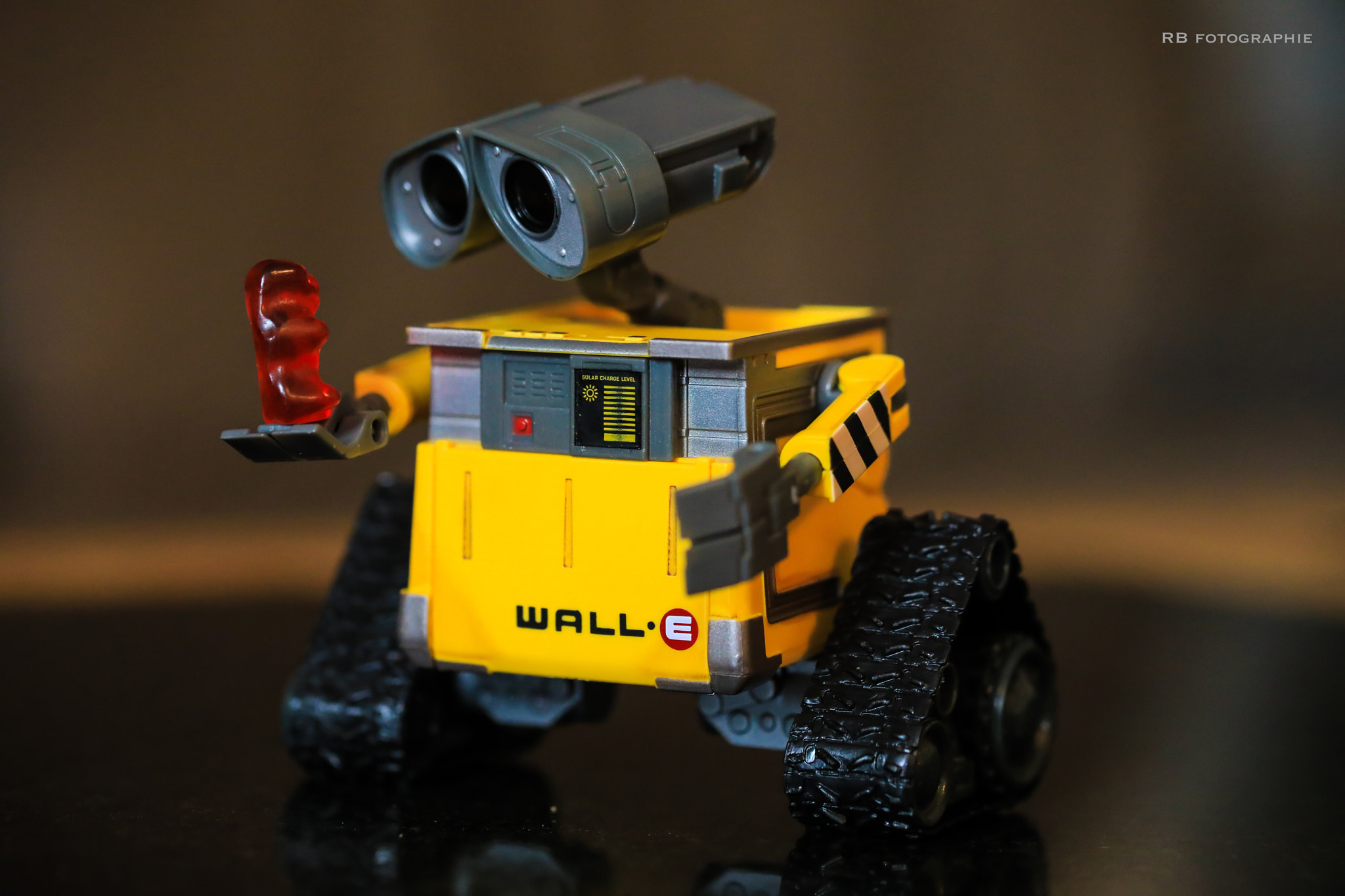 Canon EF 100mm F2.8L Macro IS USM sample photo. Wall-e with a gummibär photography