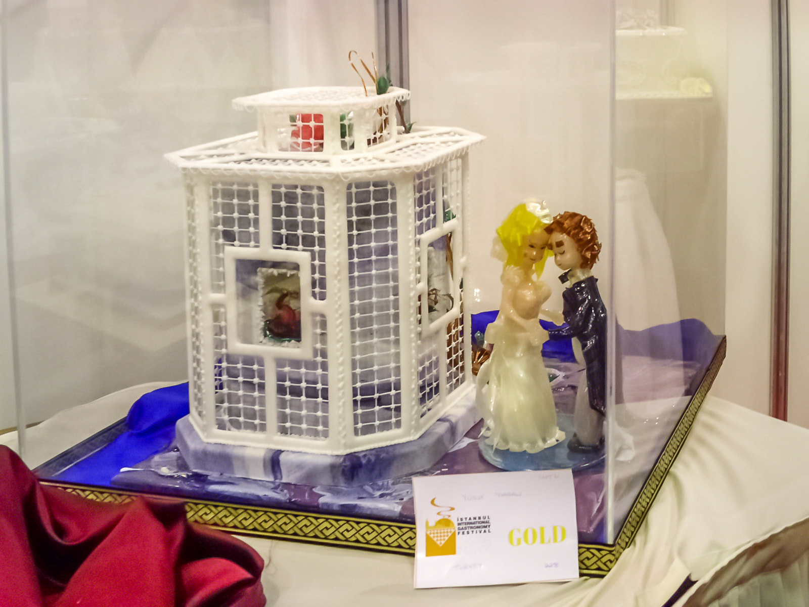 KONICA MINOLTA DiMAGE F300 sample photo. Hand made jungle the gold medal cake photography
