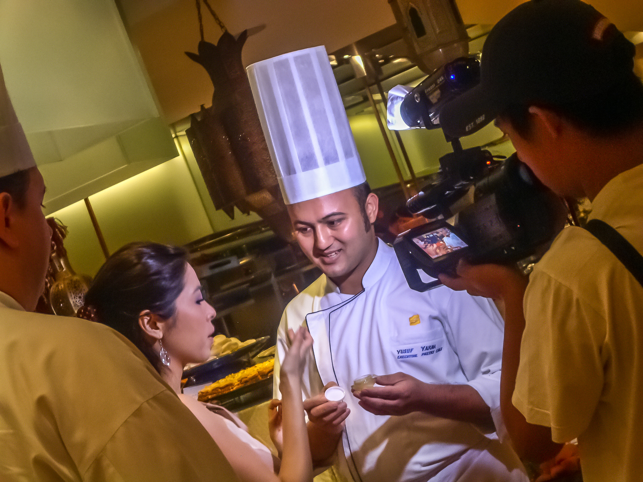 KONICA MINOLTA DiMAGE F300 sample photo. Chef photography