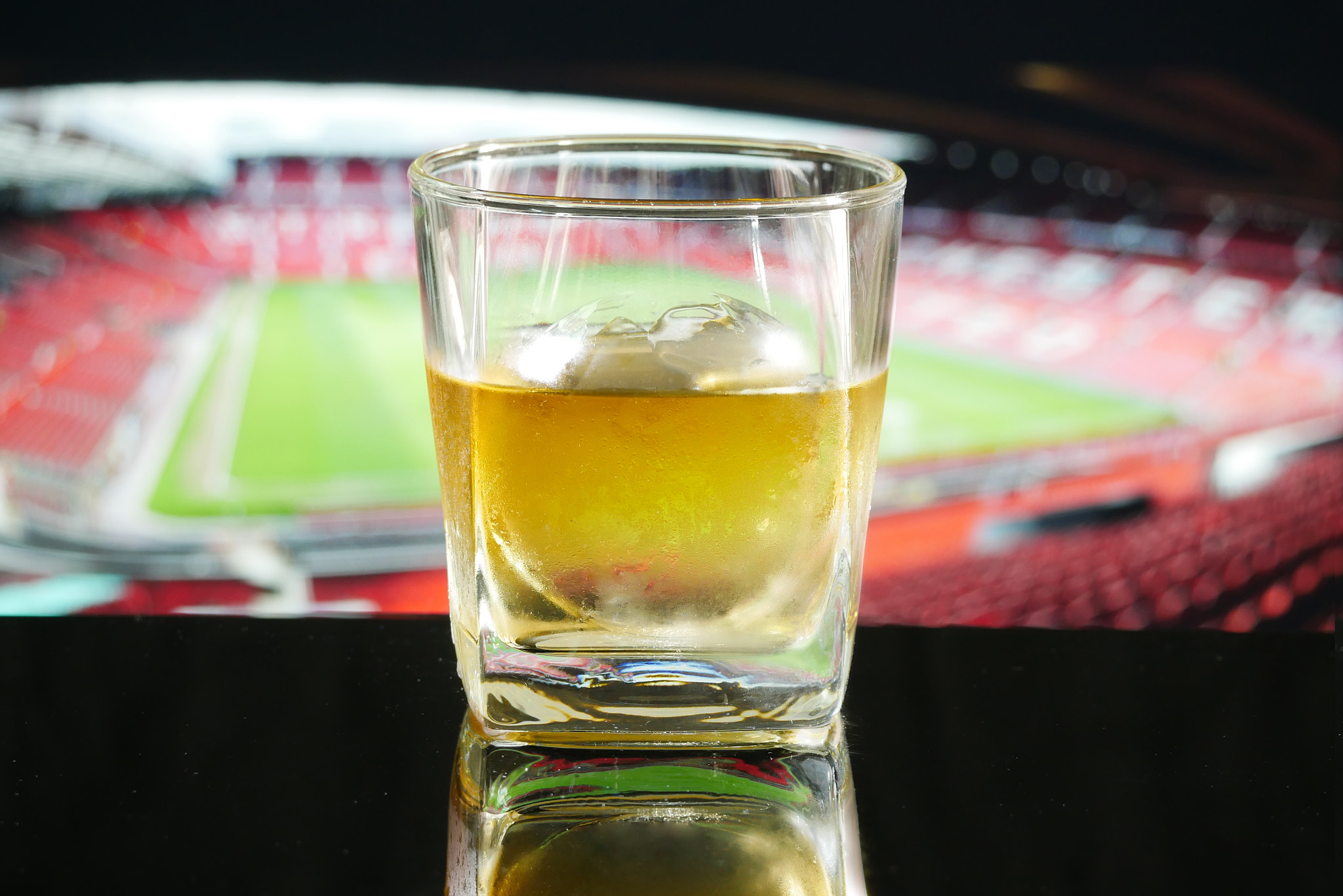 Panasonic Lumix DMC-GX85 (Lumix DMC-GX80 / Lumix DMC-GX7 Mark II) sample photo. Drinking in stadium photography