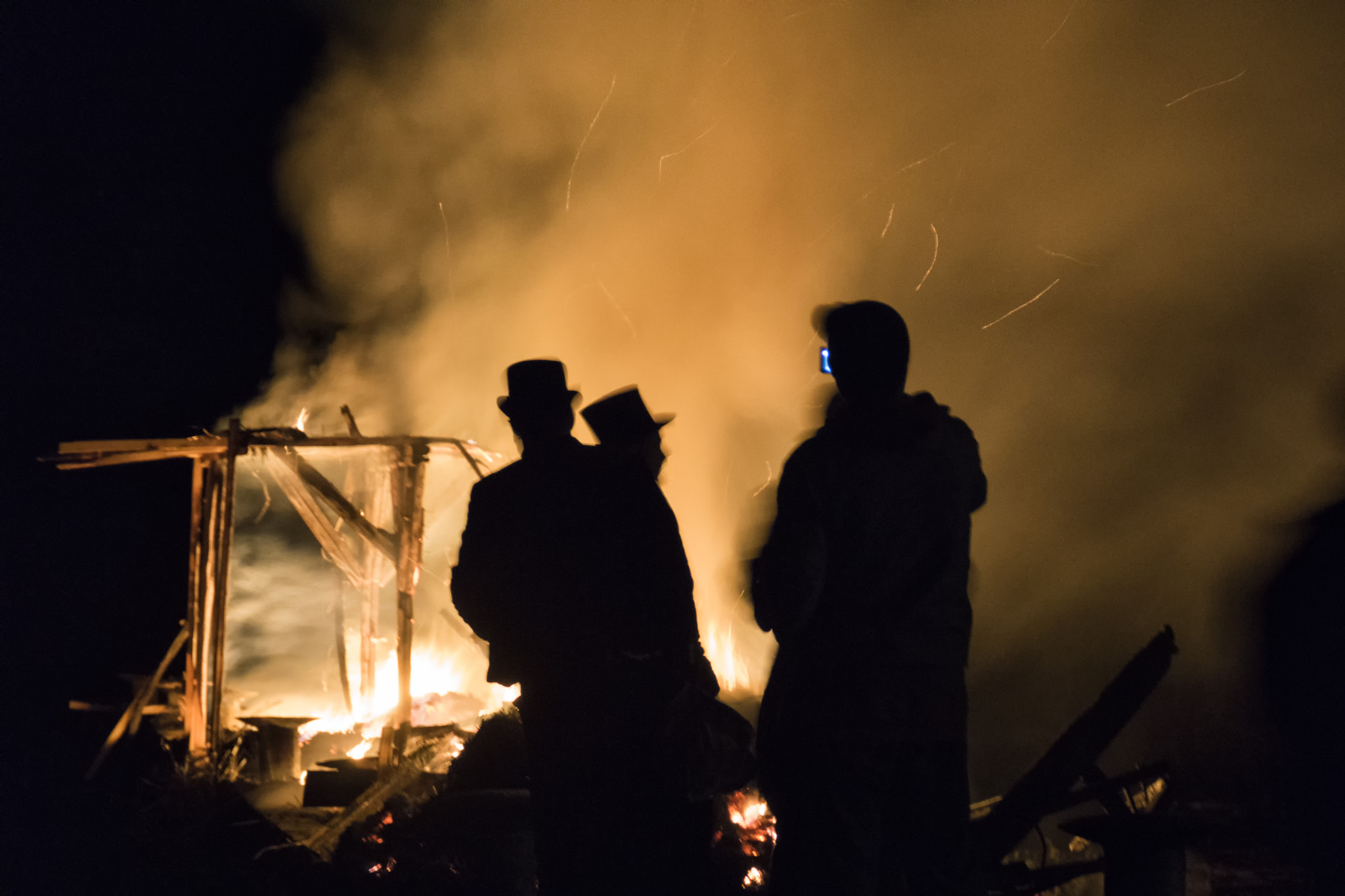 Sony DT 18-200mm F3.5-6.3 sample photo. Fire is exiting photography