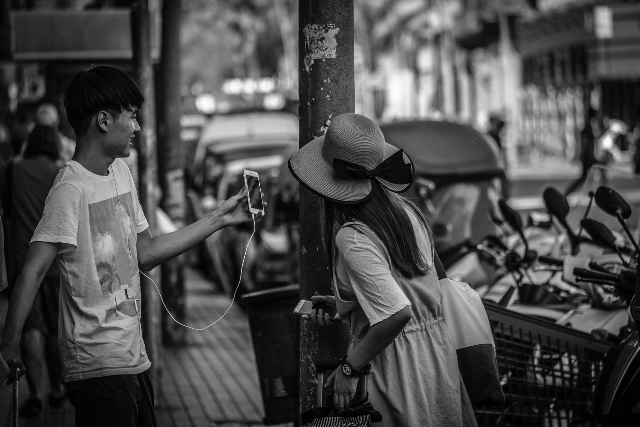 Fujifilm X-Pro2 + Fujifilm XF 55-200mm F3.5-4.8 R LM OIS sample photo. Turistas en pelayo photography