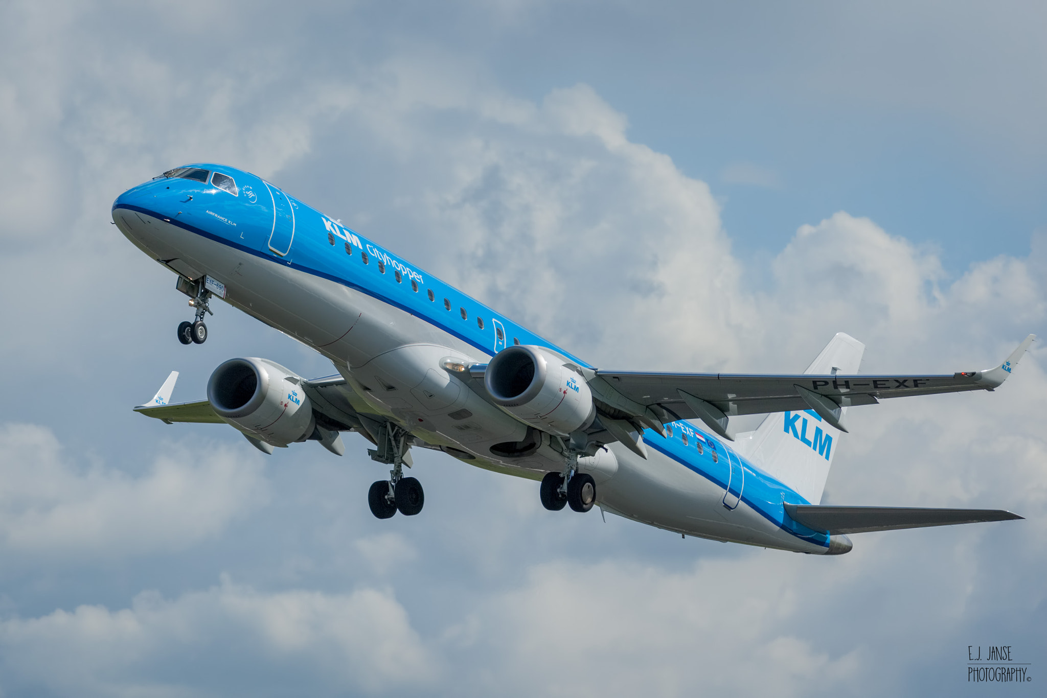 Canon EF 300mm F4L IS USM sample photo. Klm cityhopper photography