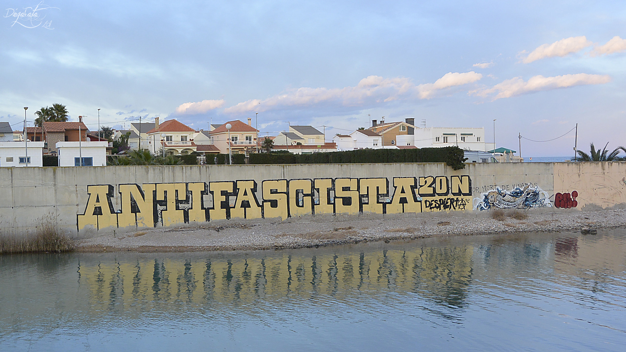 Nikon 1 Nikkor VR 10-30mm F3.5-5.6 sample photo. Grafiti, en vinaroz photography