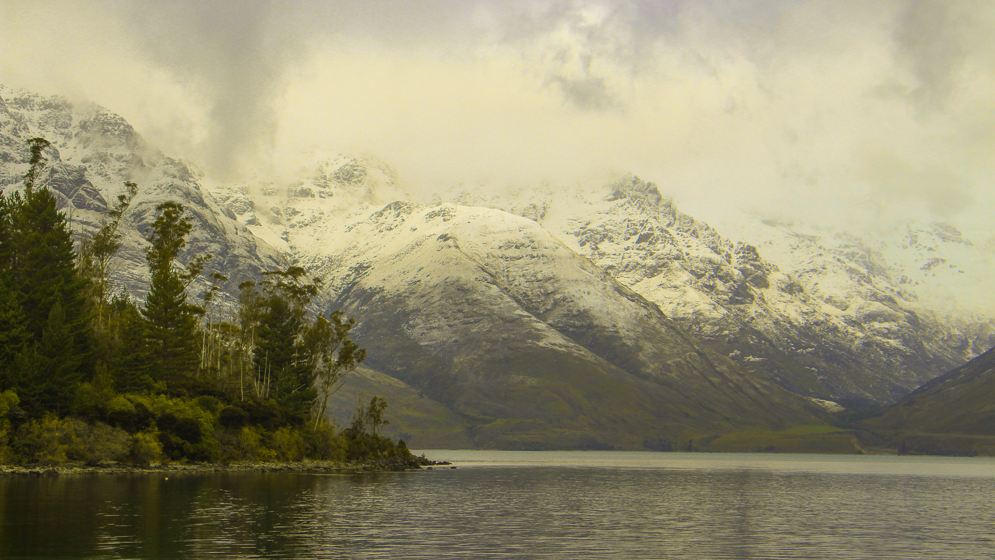Canon EOS 700D (EOS Rebel T5i / EOS Kiss X7i) sample photo. Montaña en tormenta photography