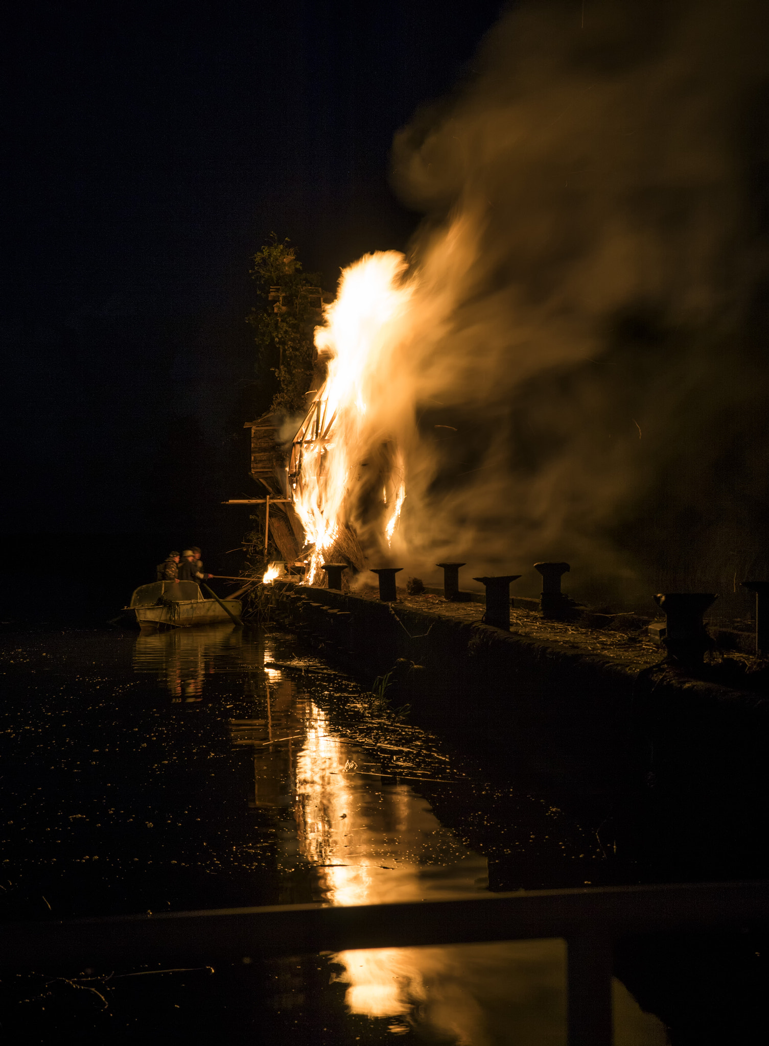 Sony DT 18-200mm F3.5-6.3 sample photo. Fire starter photography
