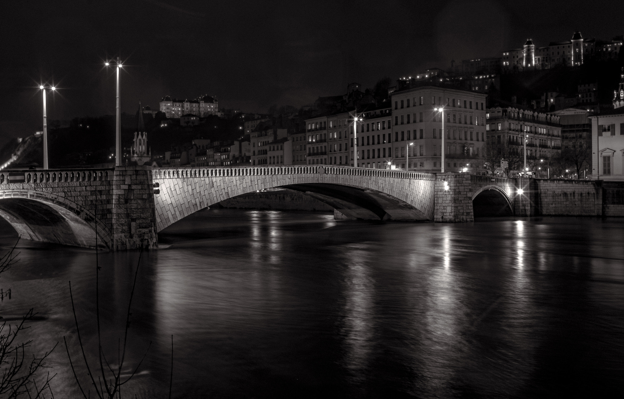 Pentax K-5 + smc PENTAX-FA* 24mm F2 AL[IF] sample photo. Pont bonaparte, lyon photography