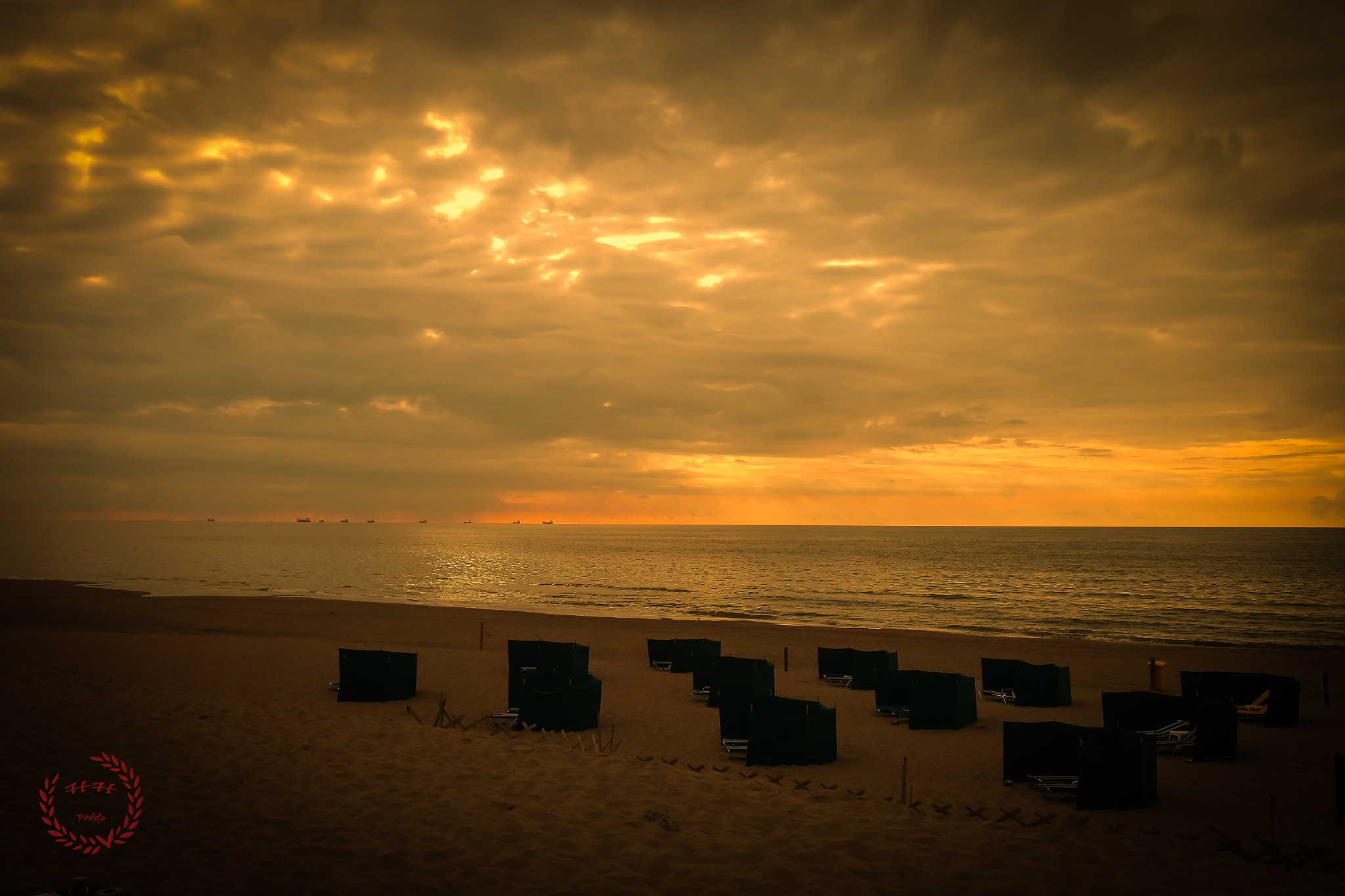 Samsung NX mini sample photo. Evening photography