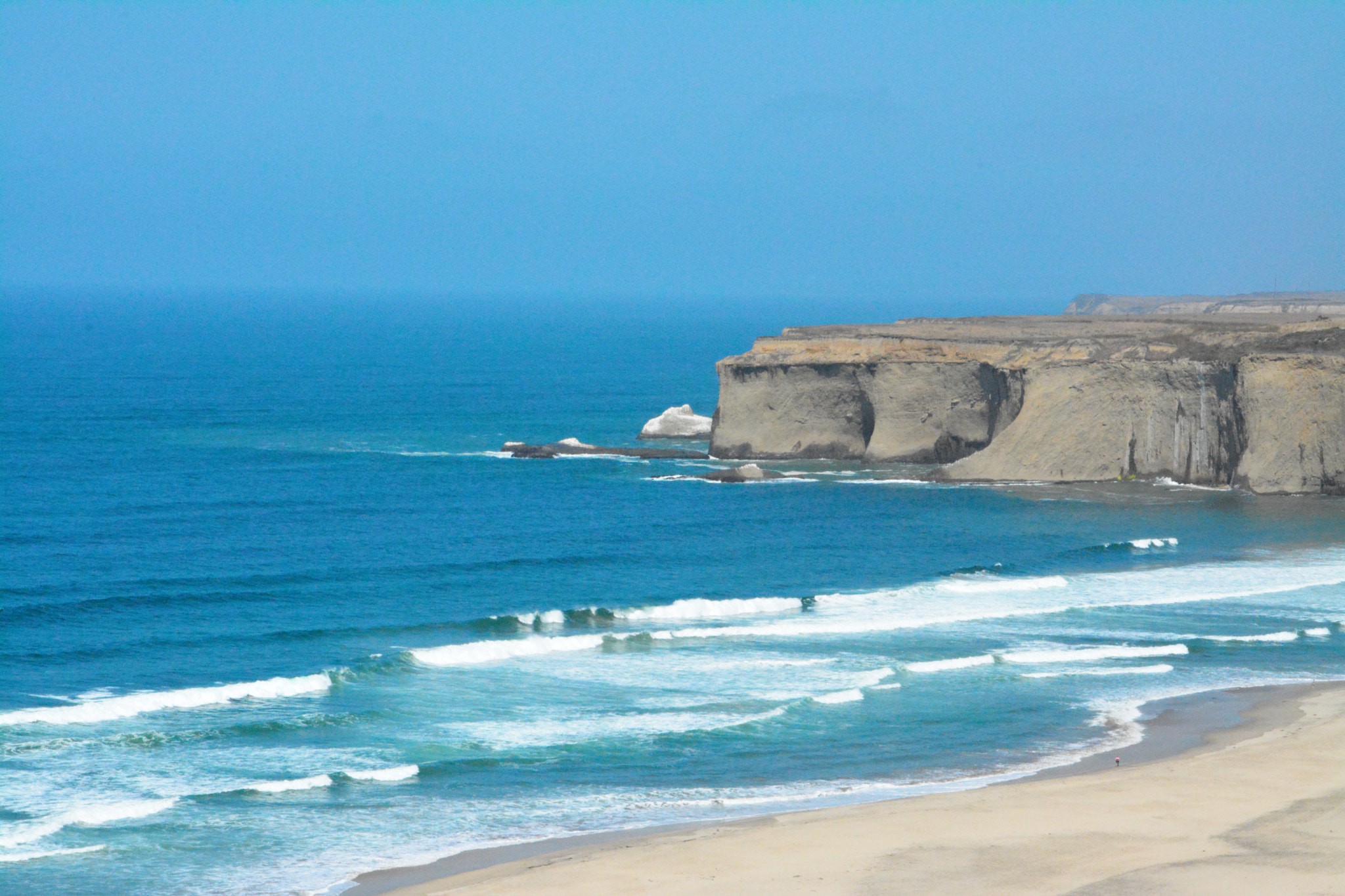 Sigma 18-250mm F3.5-6.3 DC OS HSM sample photo. Rock formation on highway 1 photography
