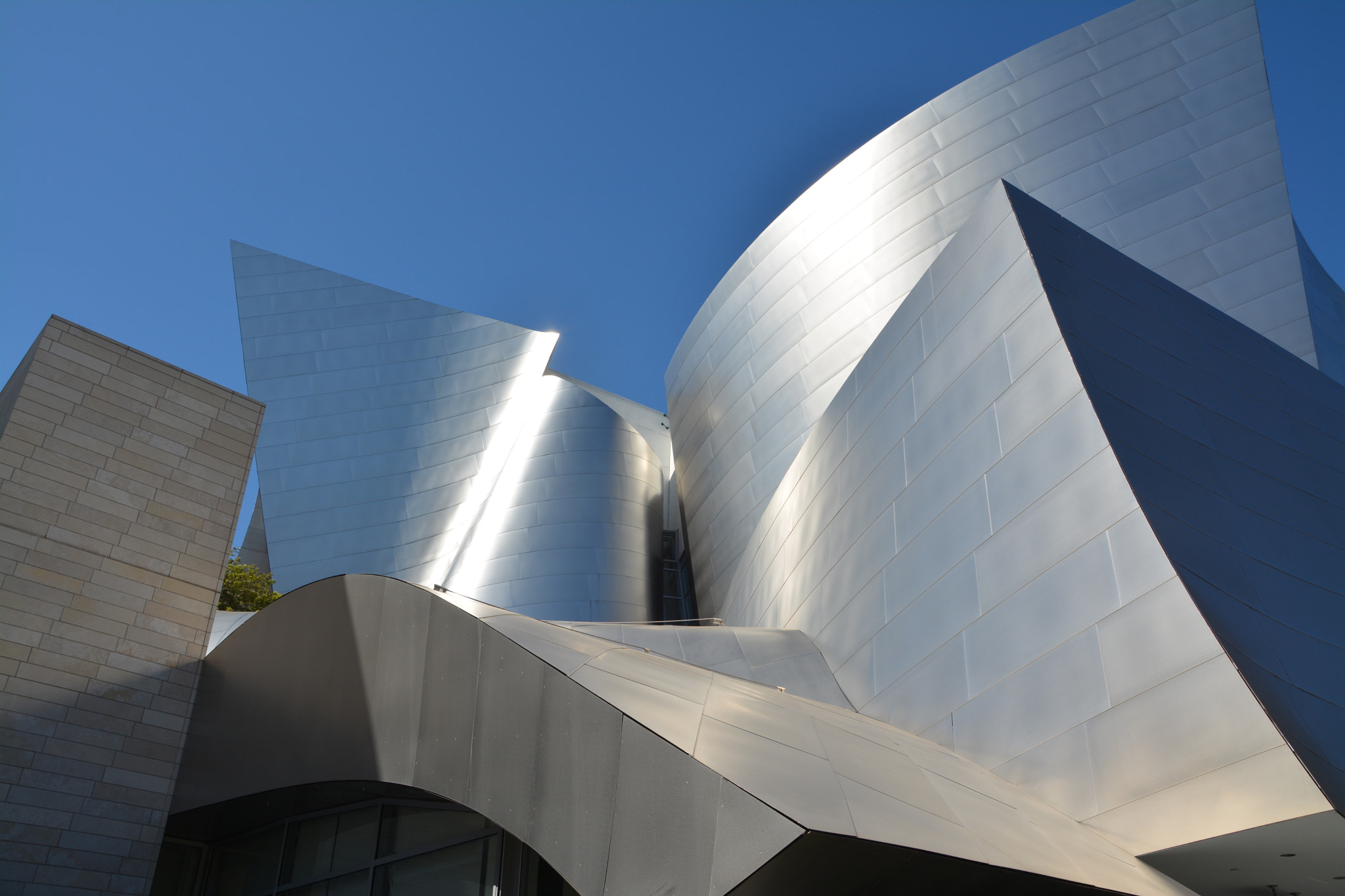 Nikon D7100 + Sigma 18-250mm F3.5-6.3 DC OS HSM sample photo. Walt disney concert hall, la photography