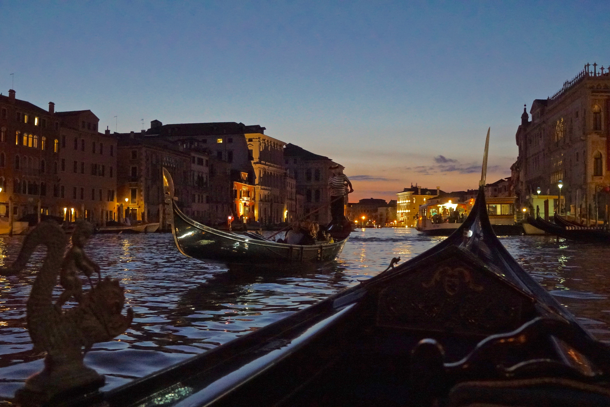 Sony a6300 + Sony Vario Tessar T* FE 24-70mm F4 ZA OSS sample photo. The gondolier photography