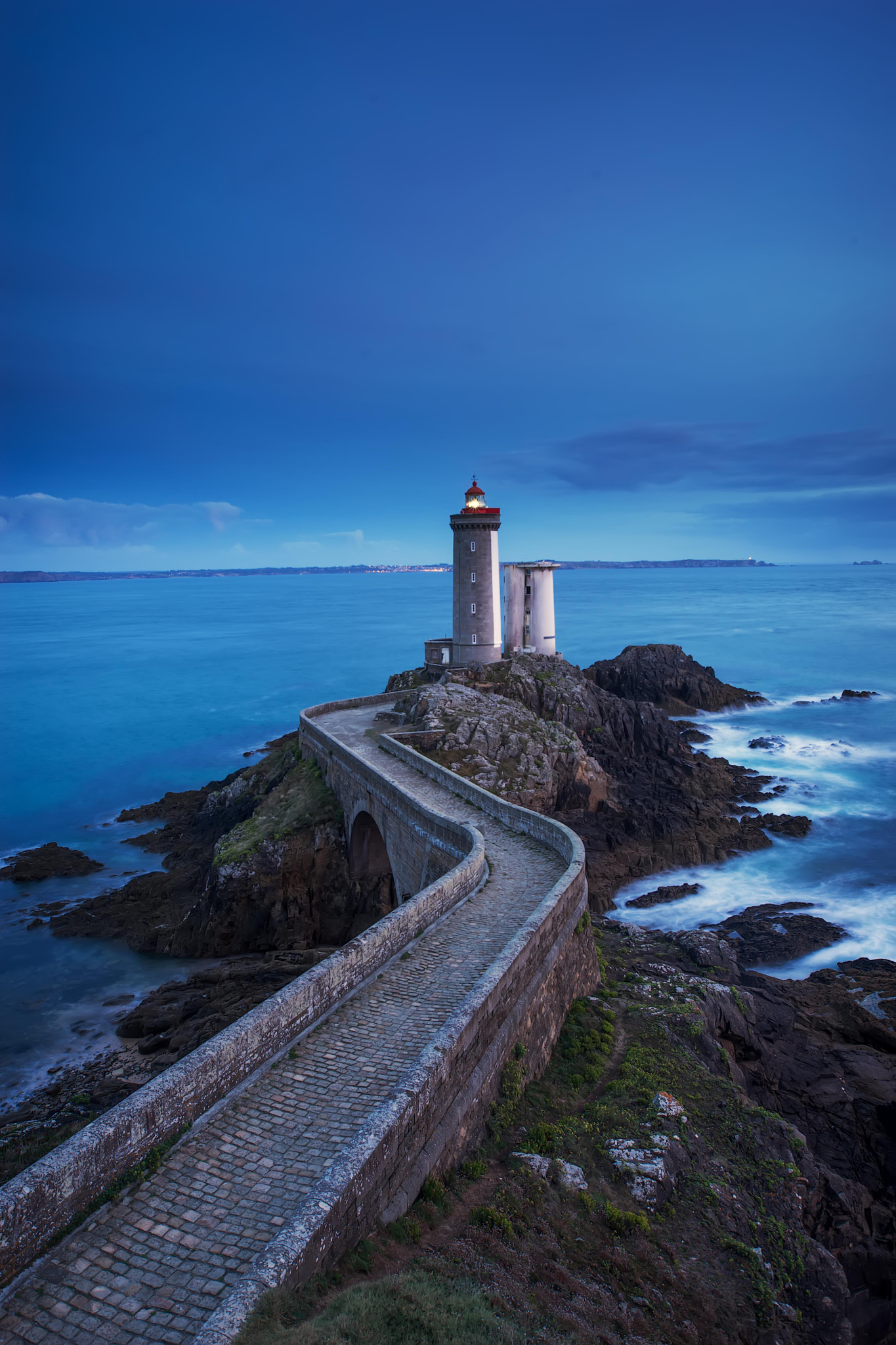 Tamron 18-270mm F3.5-6.3 Di II PZD sample photo. Blue hour on the lighthouse photography