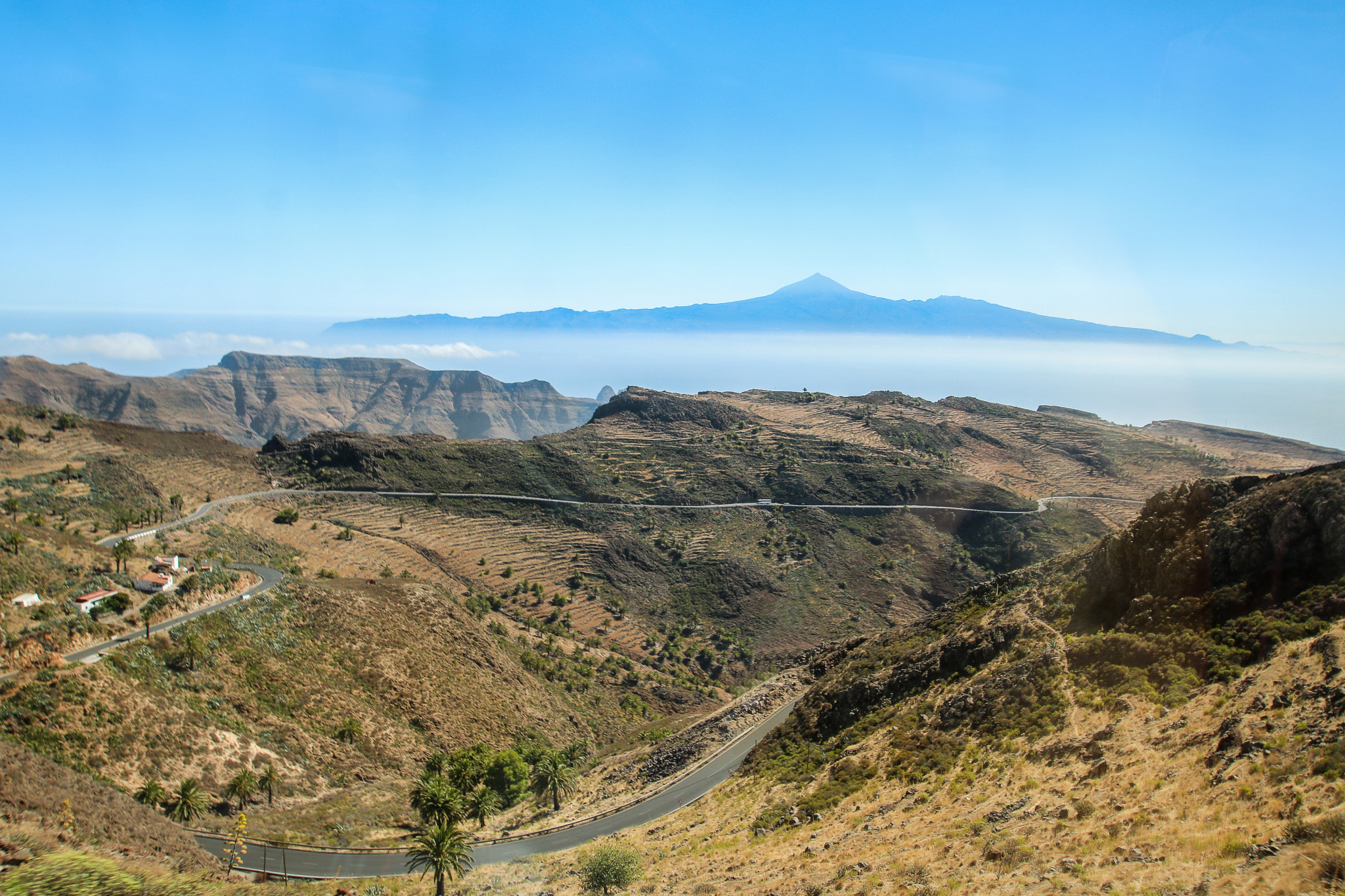 Canon EOS 750D (EOS Rebel T6i / EOS Kiss X8i) + Canon EF 16-35mm F2.8L II USM sample photo. Teide view photography