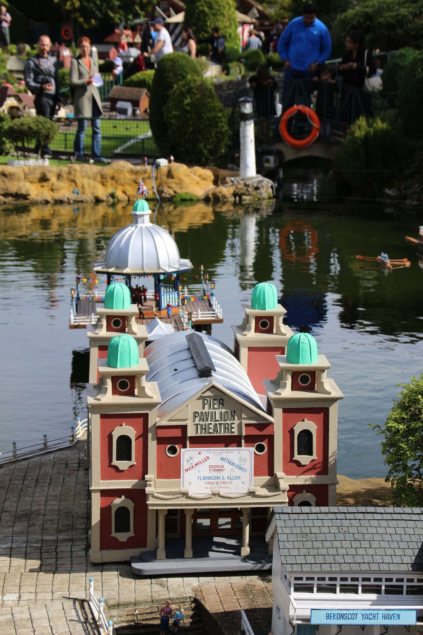 Canon EOS 100D (EOS Rebel SL1 / EOS Kiss X7) + Canon TS-E 90mm F2.8 Tilt-Shift sample photo. Fantasy pier photography