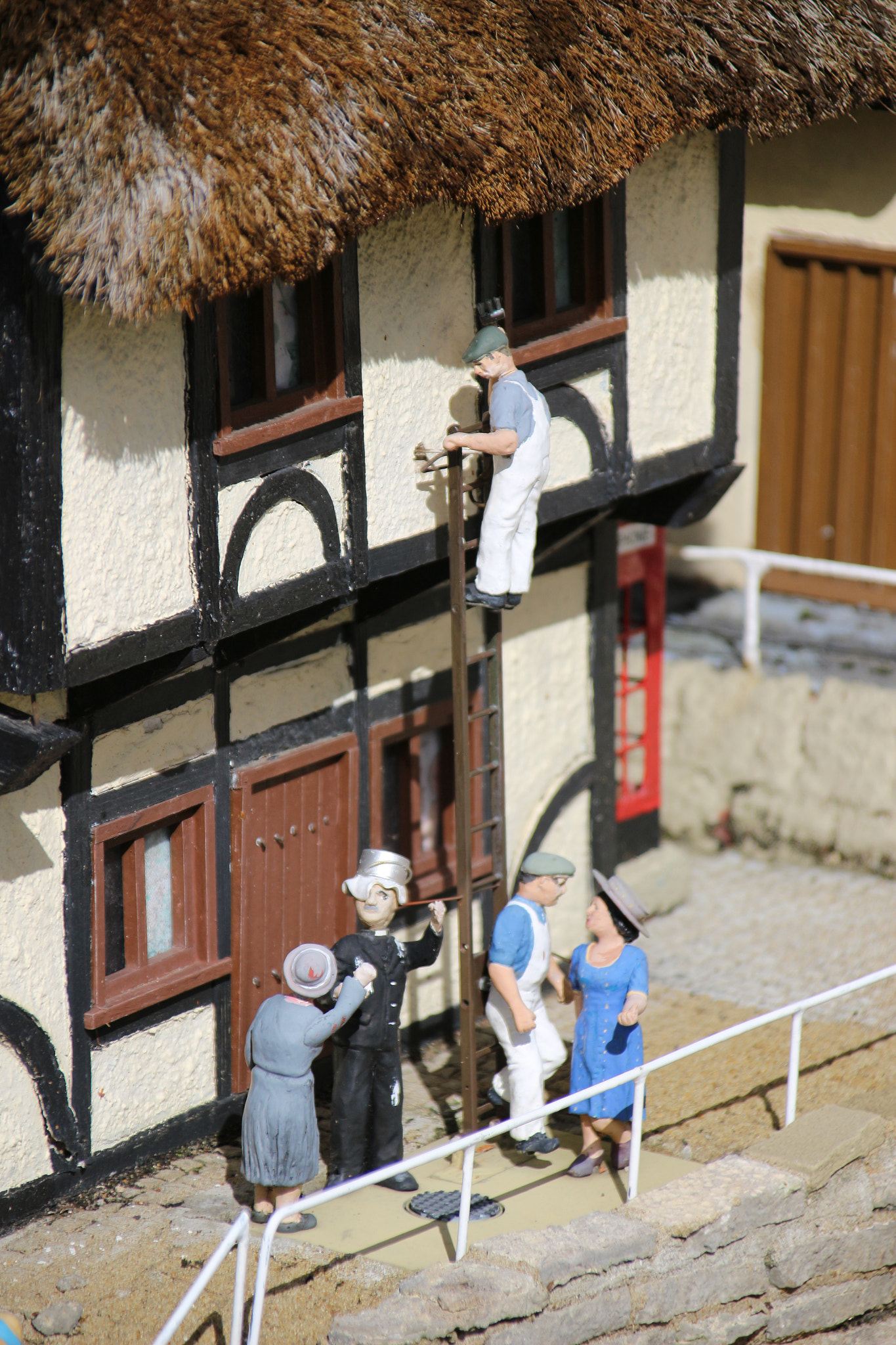 Canon EOS 100D (EOS Rebel SL1 / EOS Kiss X7) + Canon TS-E 90mm F2.8 Tilt-Shift sample photo. Don't rock the ladder photography