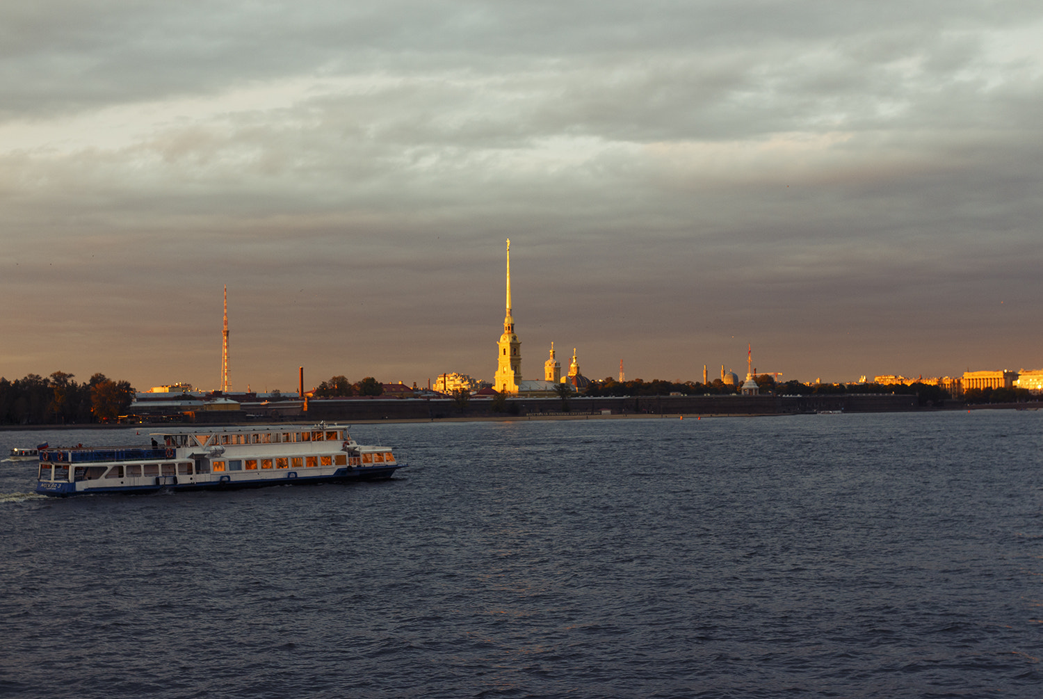 Canon EOS 650D (EOS Rebel T4i / EOS Kiss X6i) sample photo. Sunset in saint-petersburg photography