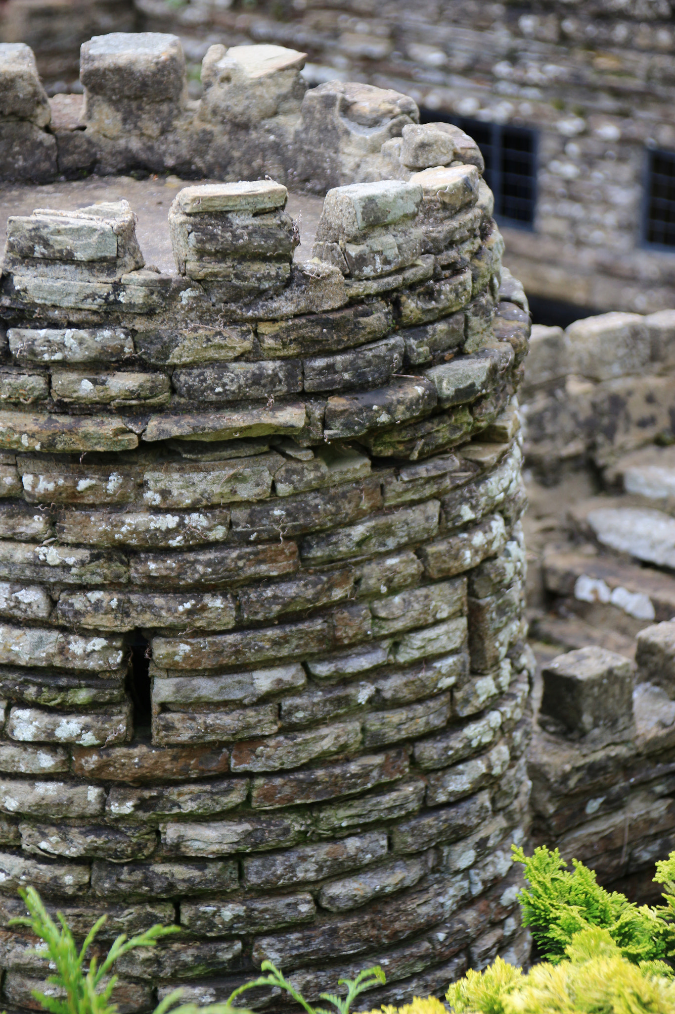 Canon EOS 100D (EOS Rebel SL1 / EOS Kiss X7) + Canon TS-E 90mm F2.8 Tilt-Shift sample photo. Castle walls photography