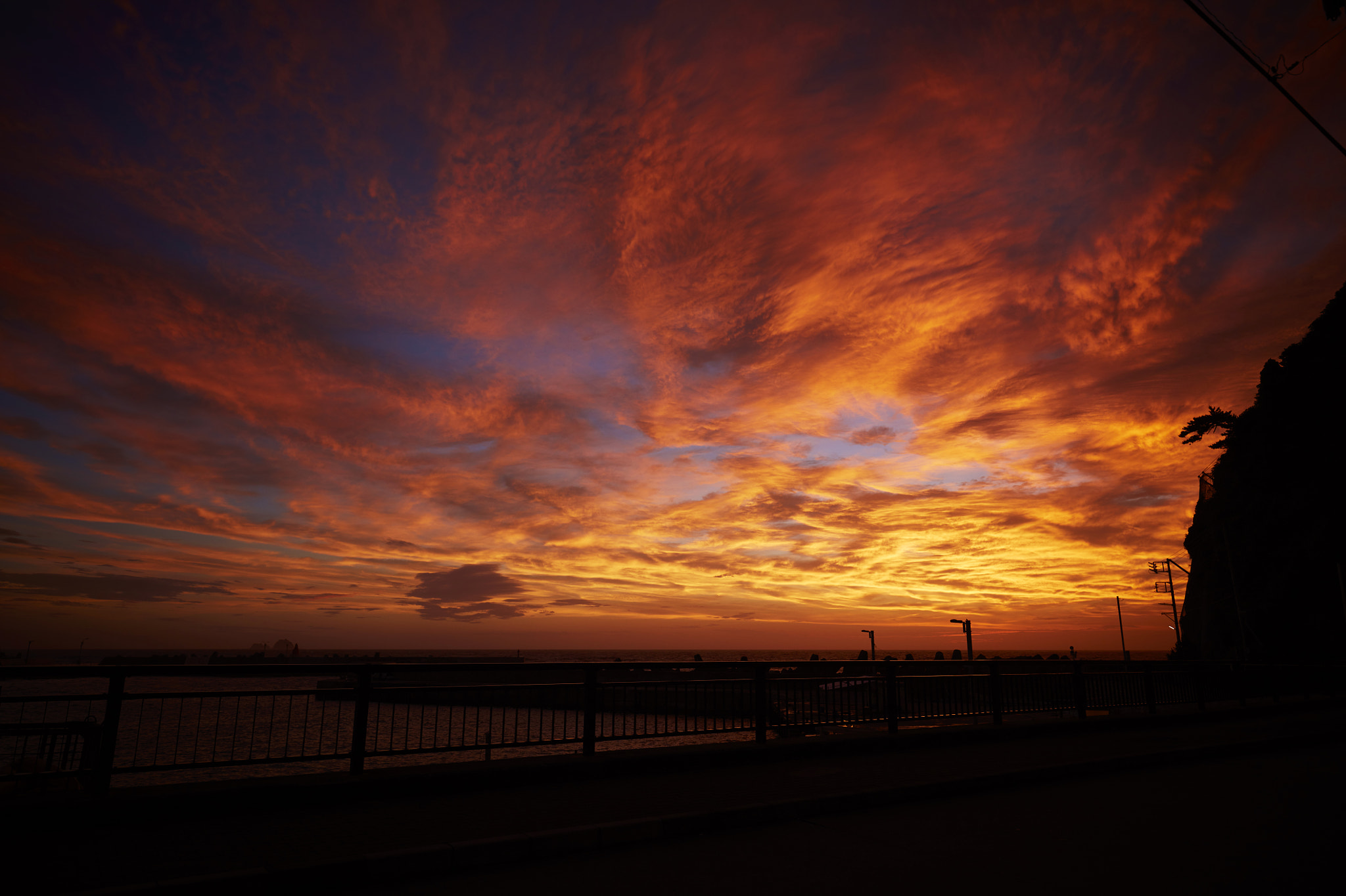Canon EOS 5DS R + Canon EF 16-35mm F4L IS USM sample photo. Sunset of the island photography