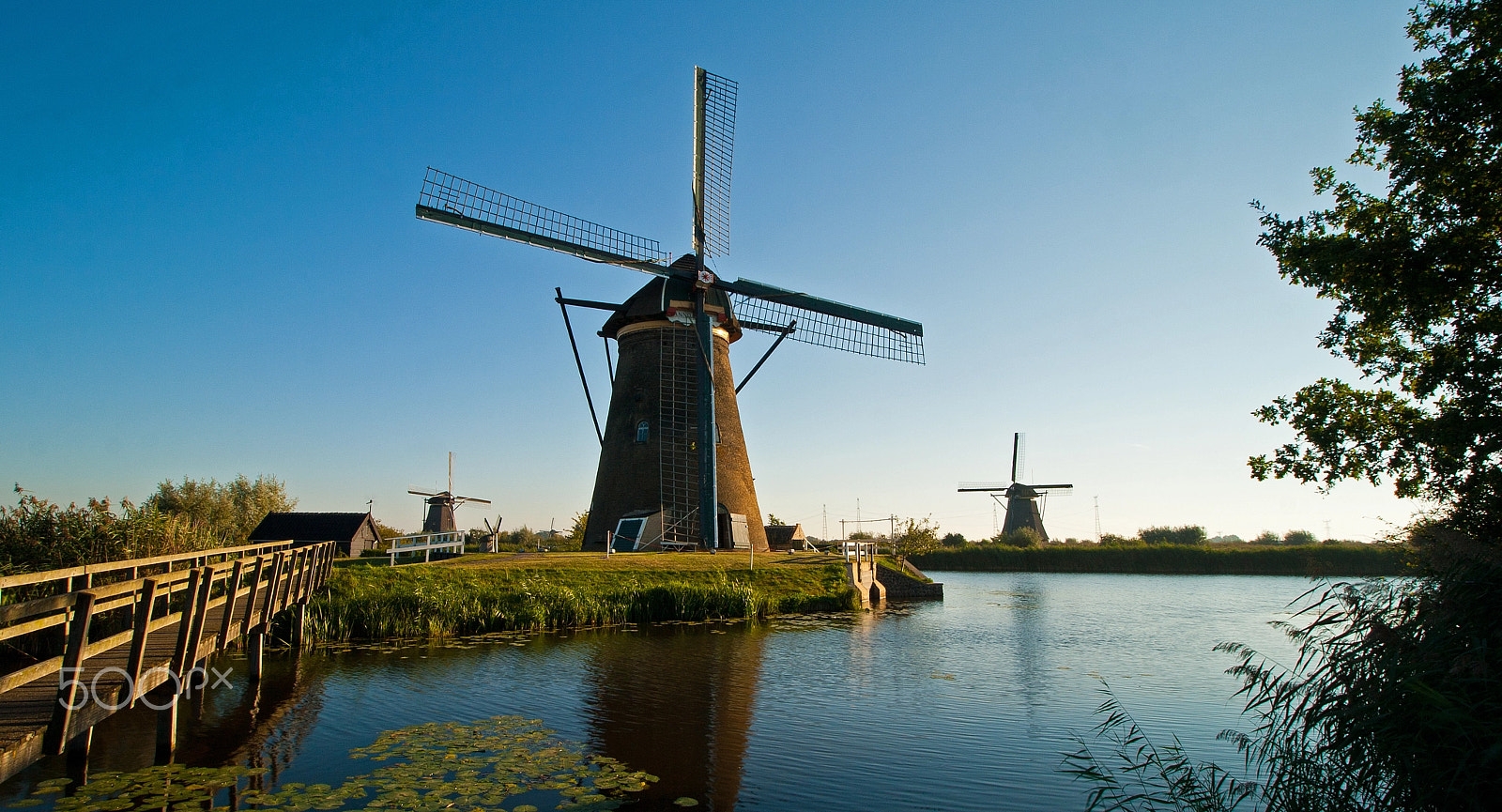 Canon EOS 400D (EOS Digital Rebel XTi / EOS Kiss Digital X) sample photo. Kinderdijk windmills photography