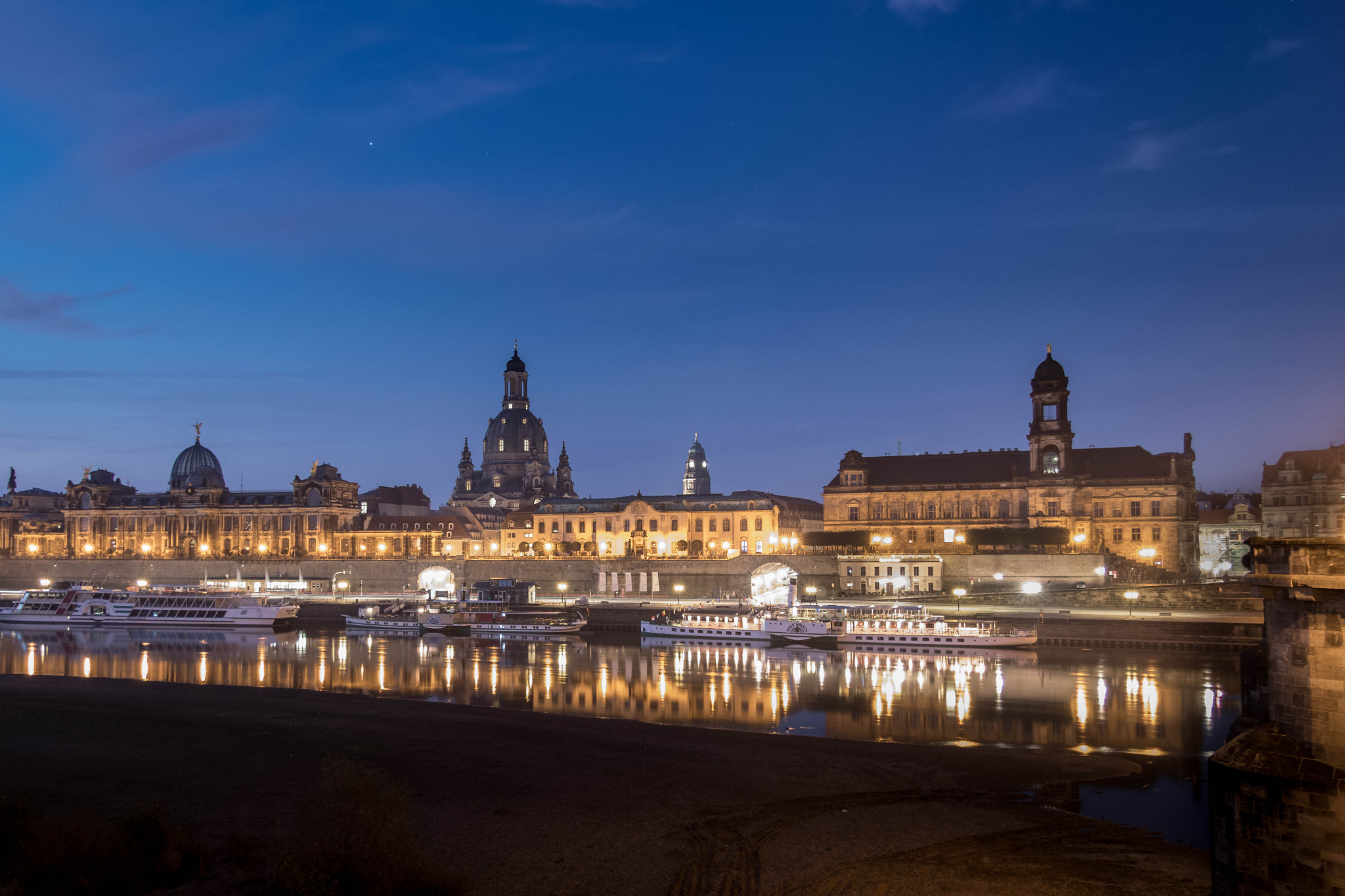 Canon EOS 80D + Canon EF-S 17-85mm F4-5.6 IS USM sample photo. Break of dawn in dresden i photography