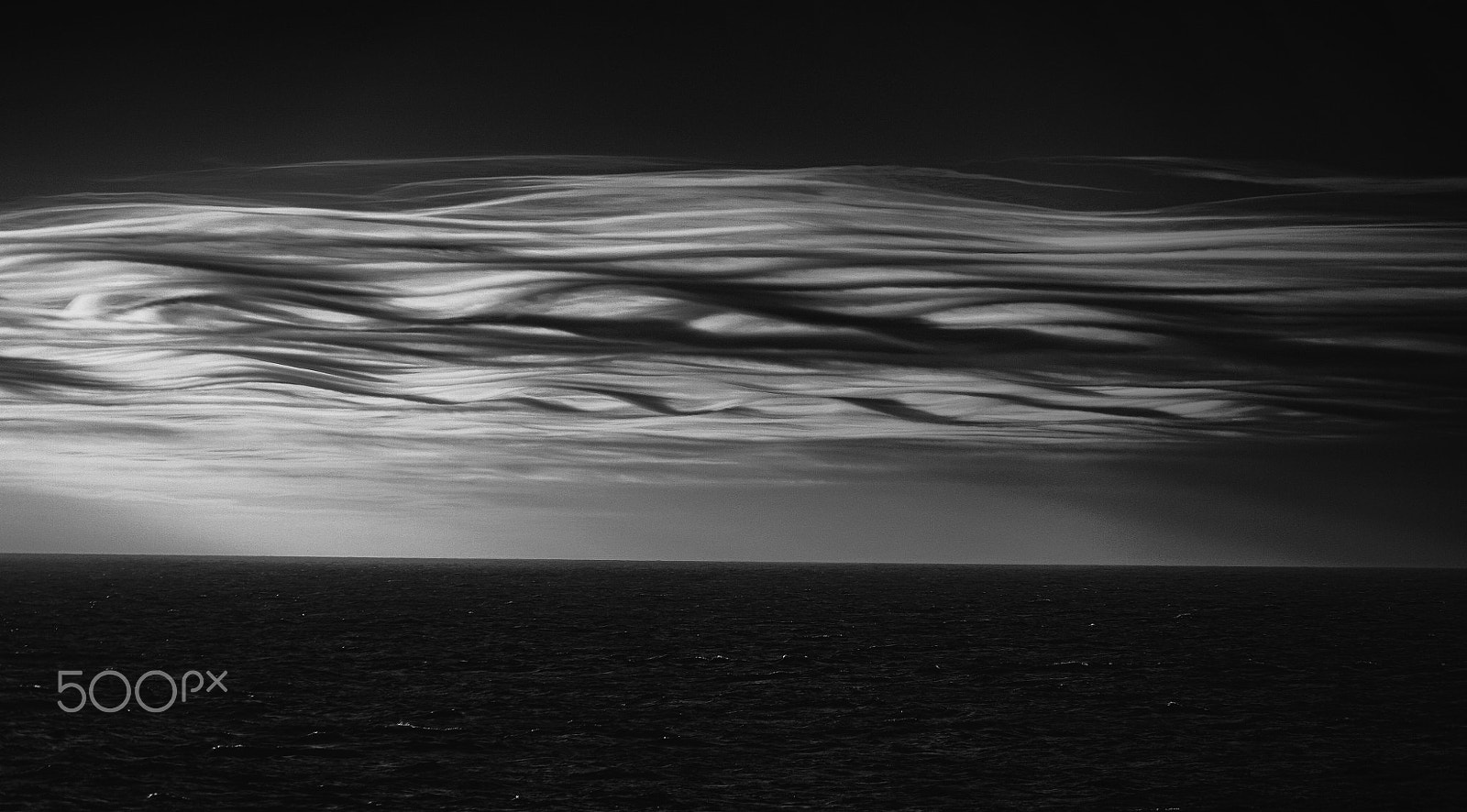 Sony FE 24-240mm F3.5-6.3 OSS sample photo. Cirrus undulatus photography