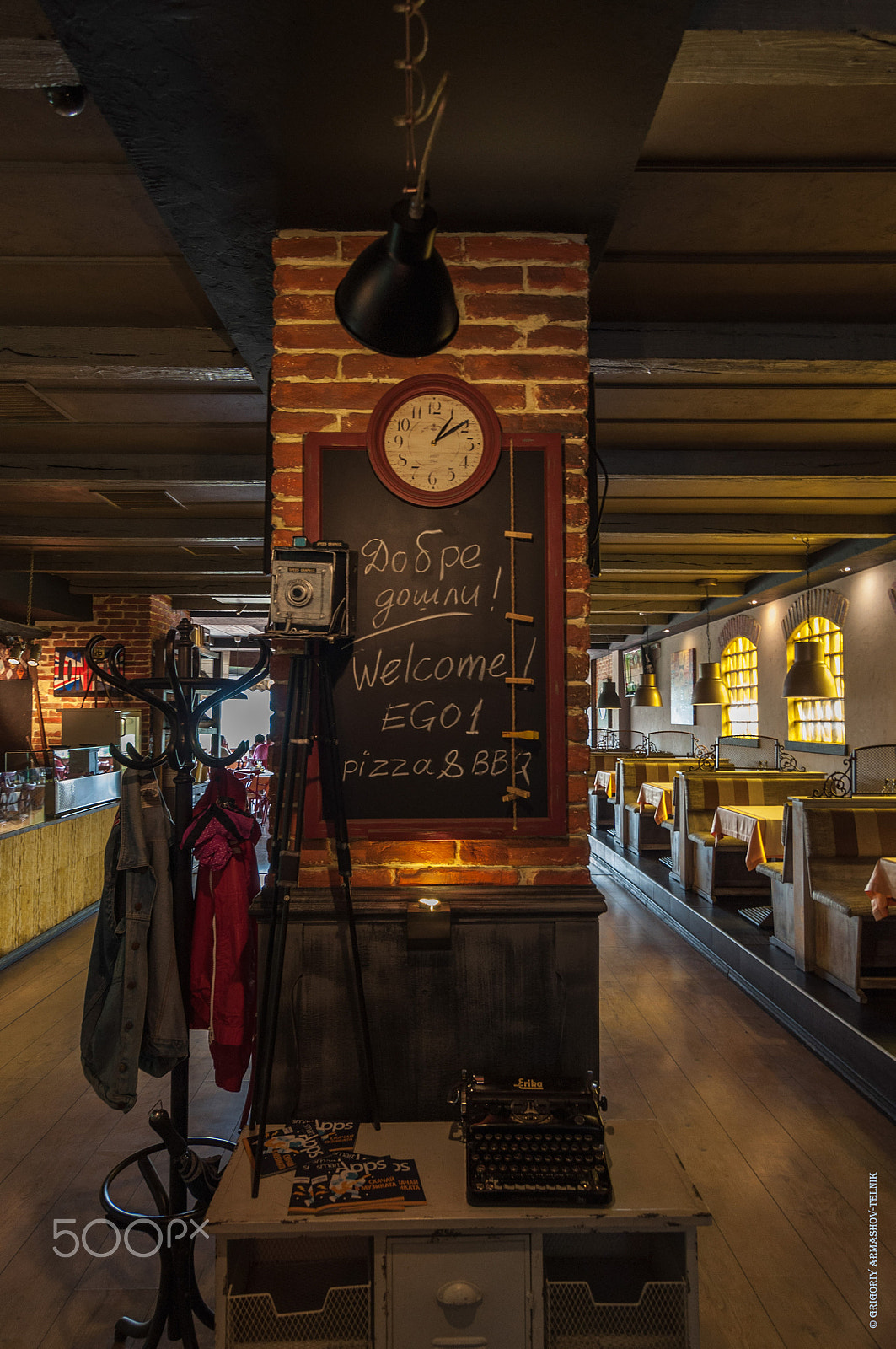 Tokina AT-X Pro 11-16mm F2.8 DX sample photo. In cafe photography