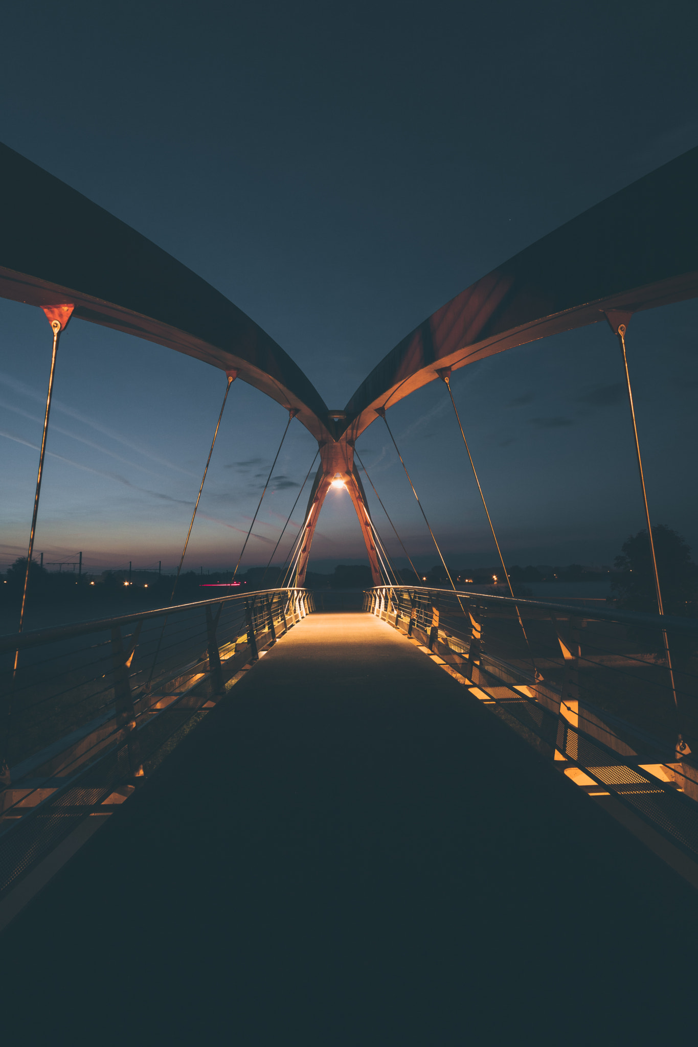 Canon EF-S 10-22mm F3.5-4.5 USM sample photo. Night bridge photography