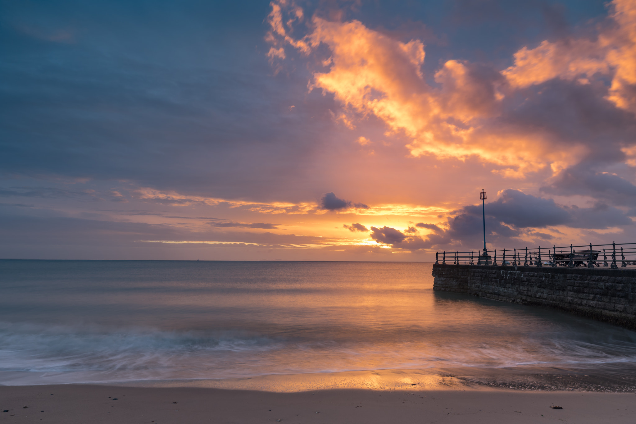 Canon EOS 5D Mark IV + Canon EF 16-35mm F4L IS USM sample photo. Swanage banjo pier photography