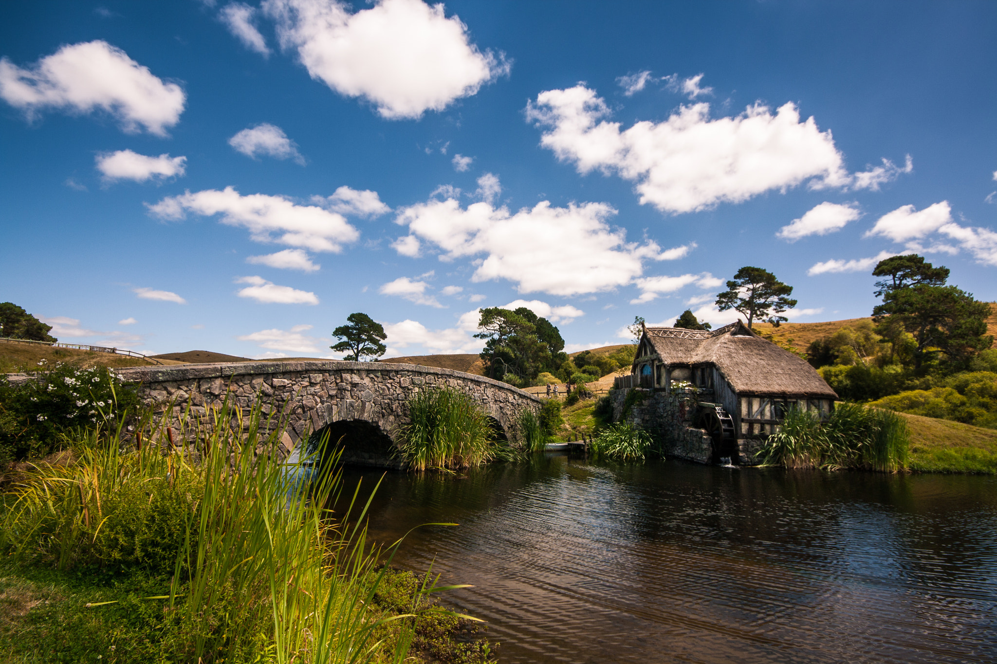 Canon EOS 1000D (EOS Digital Rebel XS / EOS Kiss F) + Sigma 10-20mm F4-5.6 EX DC HSM sample photo. Hobbiton, new zealand photography