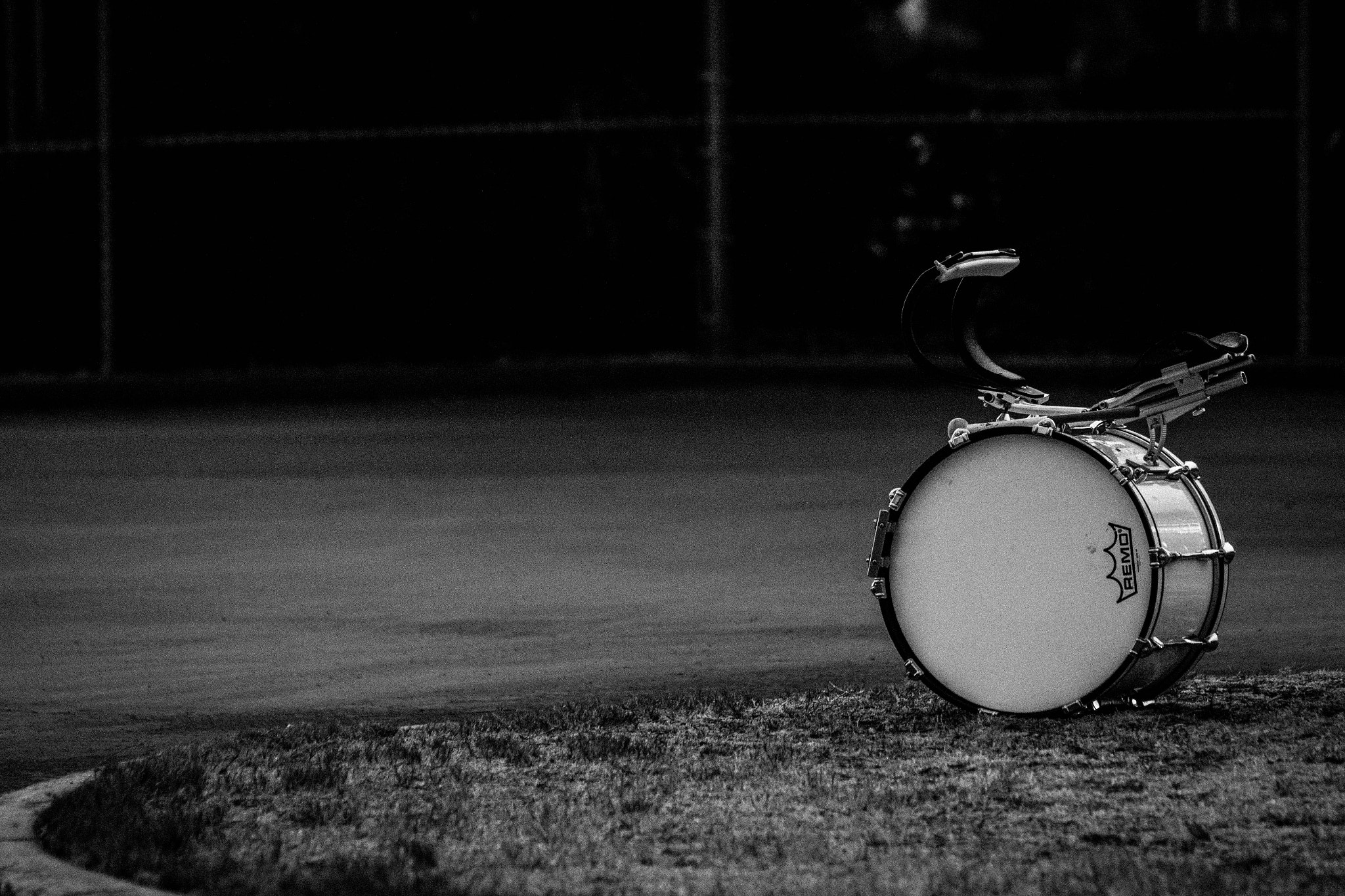 Canon EOS 600D (Rebel EOS T3i / EOS Kiss X5) + Canon EF 70-300mm F4-5.6 IS USM sample photo. Forgotten bass drum photography