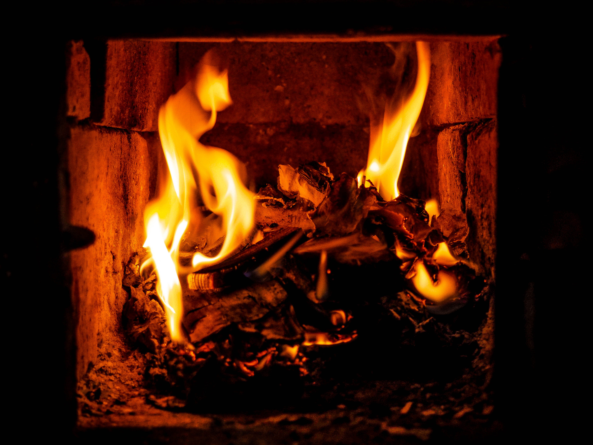 Olympus M.Zuiko Digital 14-42mm F3.5-5.6 II R sample photo. Fireplace photography