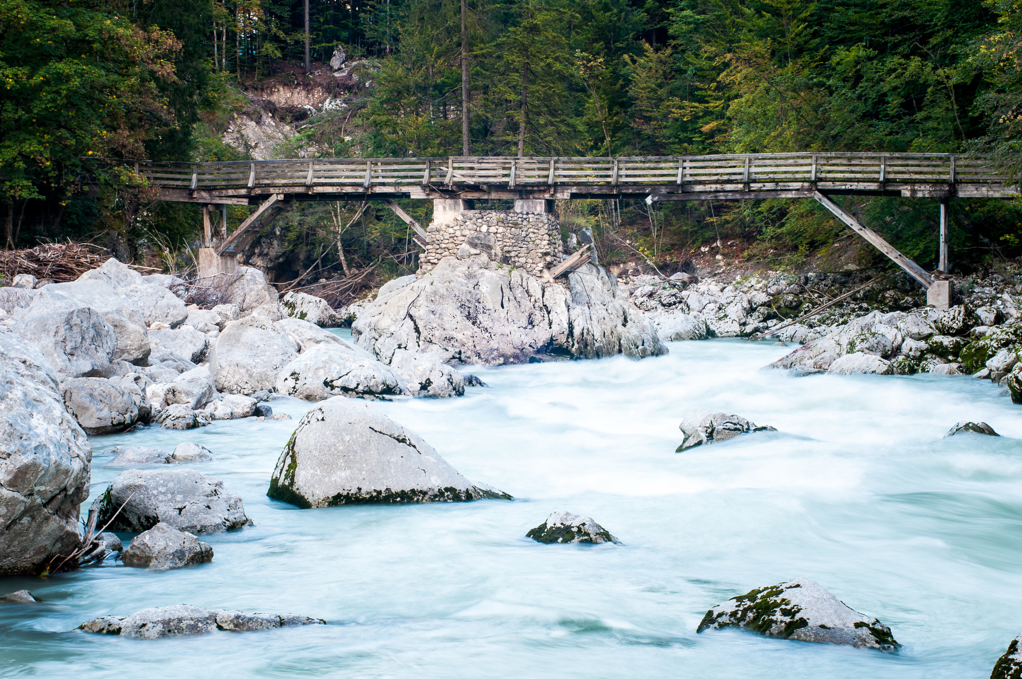 Nikon D300S + Nikon AF Nikkor 50mm F1.4D sample photo. Brücke an der saalach photography