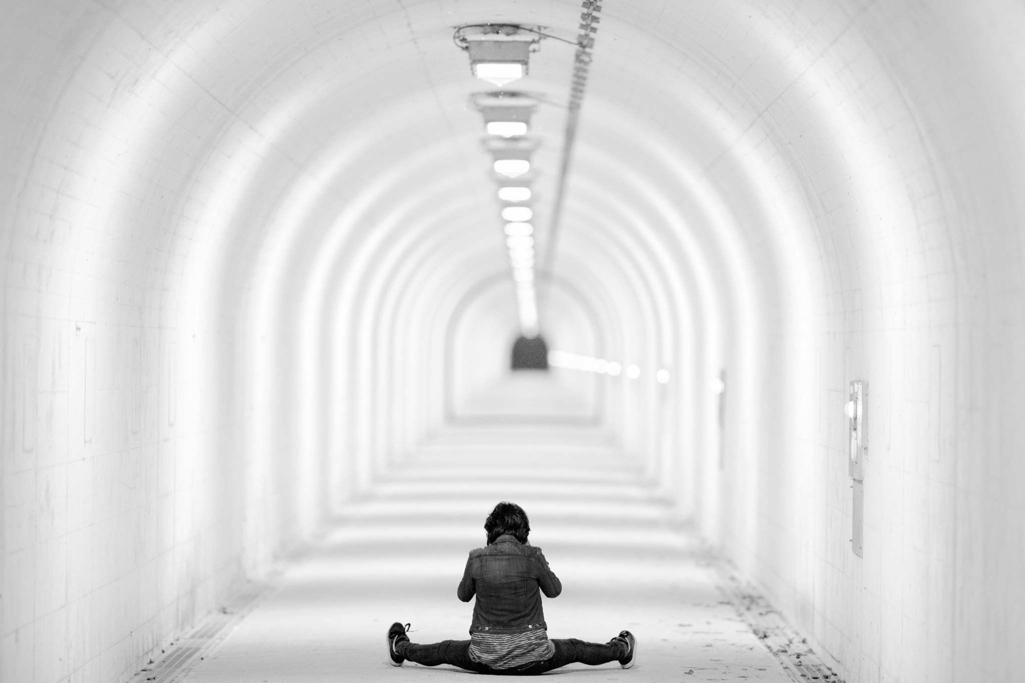 Canon EF 200mm F2L IS USM sample photo. Tunnel photography