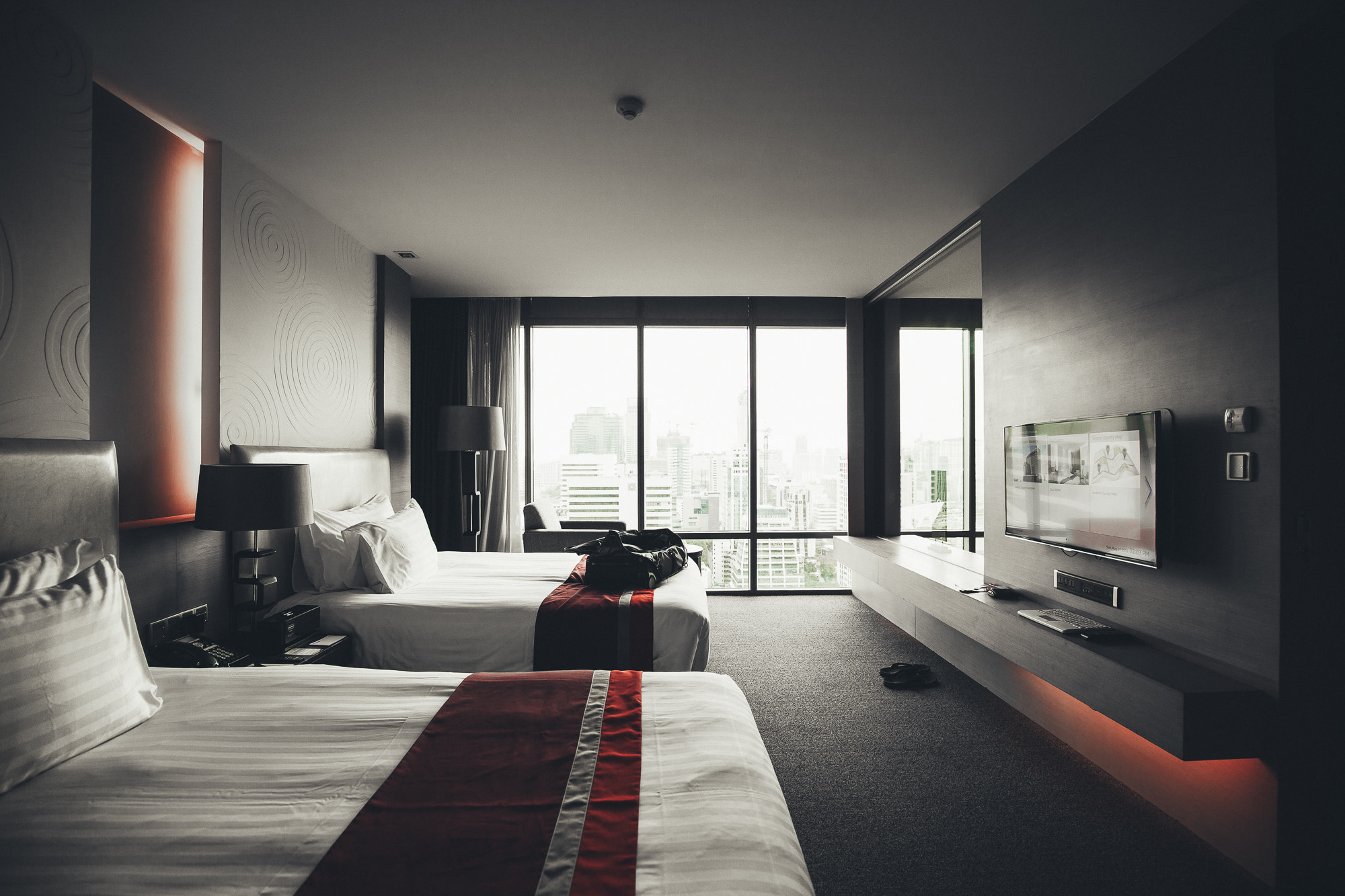 Canon EF 16-35mm F4L IS USM sample photo. Hideout photography