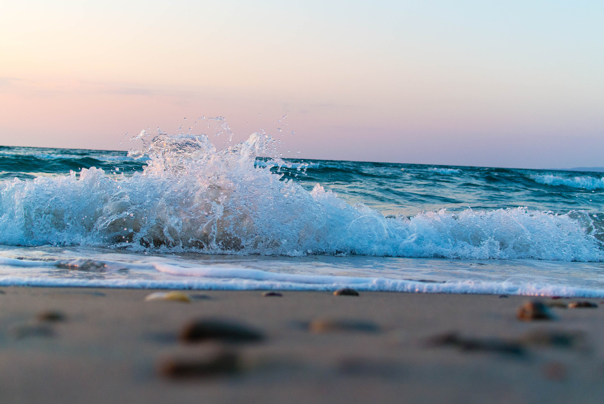 Nikon 1 V1 + Nikon 1 Nikkor 18.5mm F1.8 sample photo. Waves incoming photography