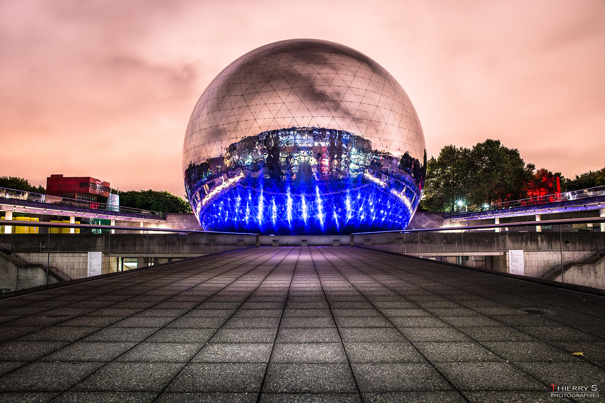 Sony a99 II + 24-70mm F2.8 sample photo. La géode - paris photography