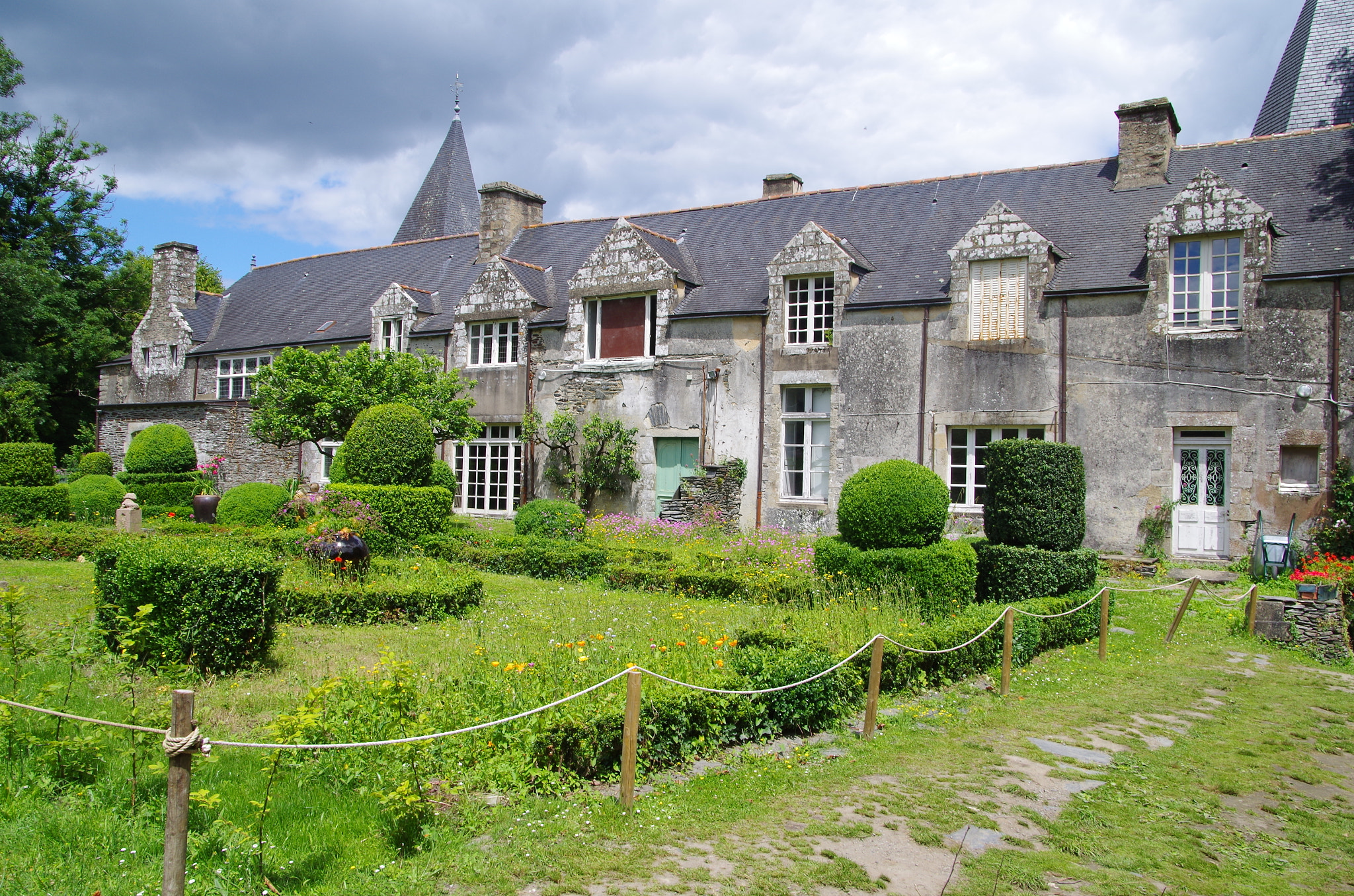 Pentax smc DA 18-270mm F3.5-6.3 ED SDM sample photo. Rochefort-en-terre photography