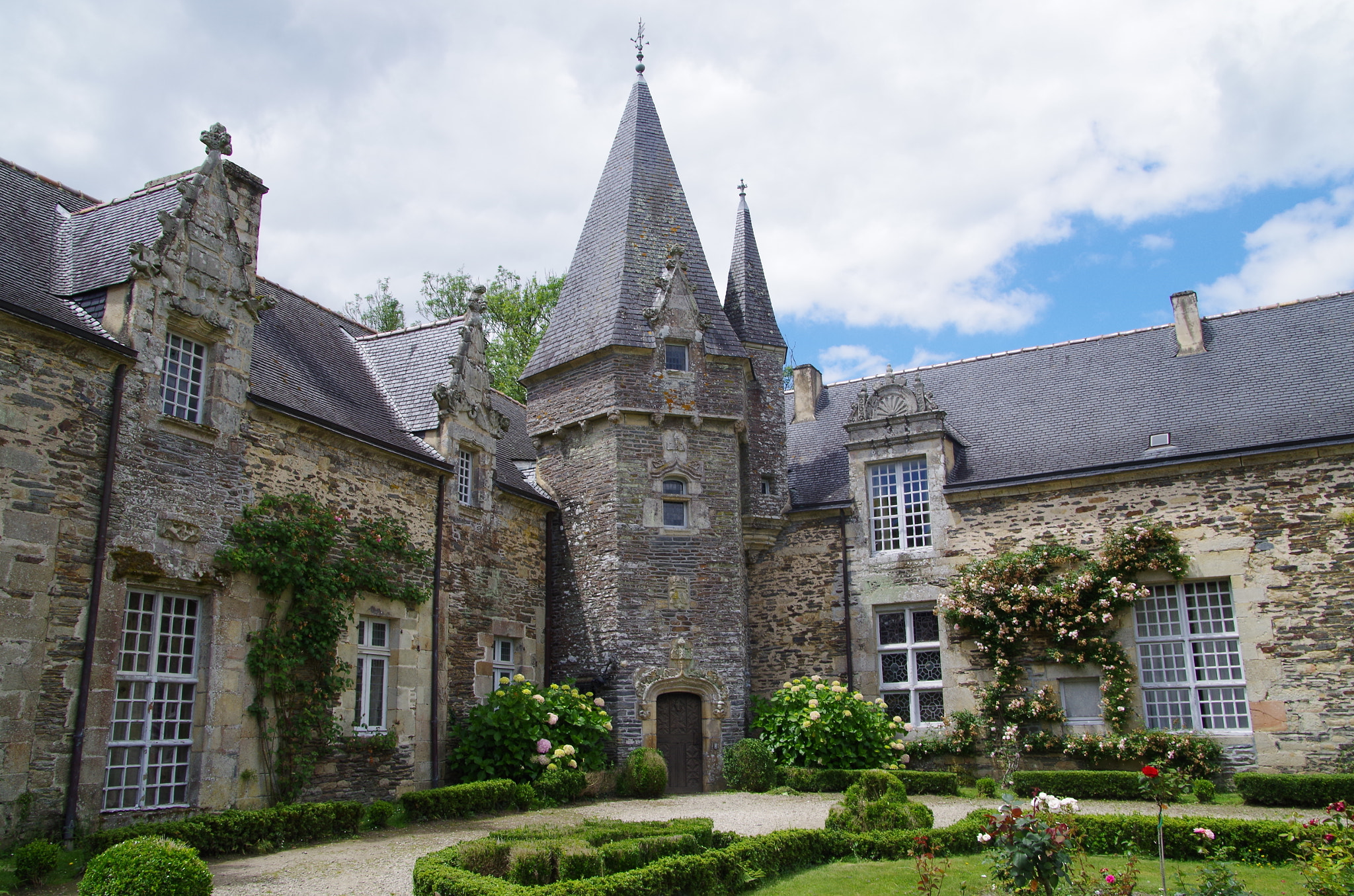 Pentax smc DA 18-270mm F3.5-6.3 ED SDM sample photo. Rochefort-en-terre photography