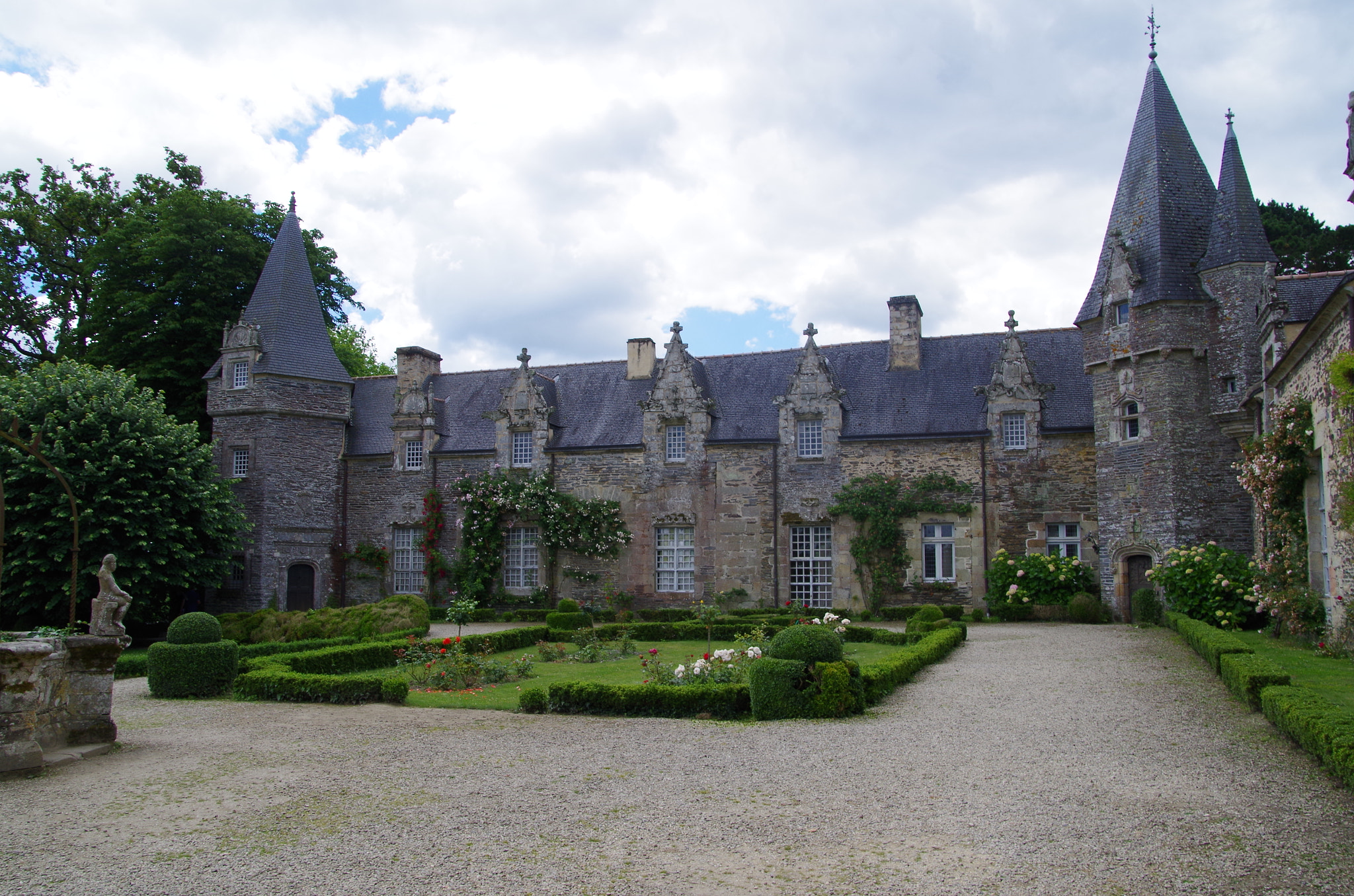 Pentax smc DA 18-270mm F3.5-6.3 ED SDM sample photo. Rochefort-en-terre photography