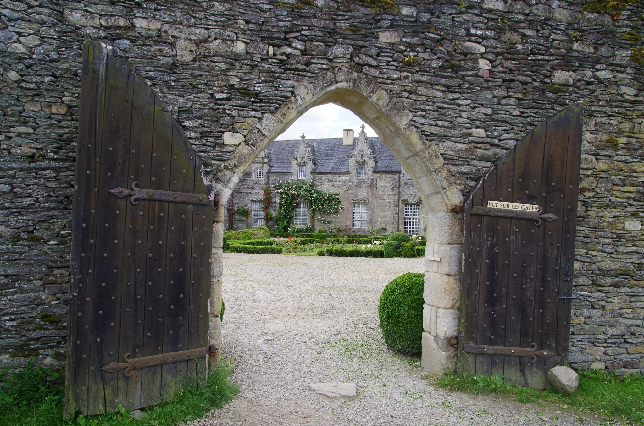 Pentax smc DA 18-270mm F3.5-6.3 ED SDM sample photo. Rochefort-en-terre photography
