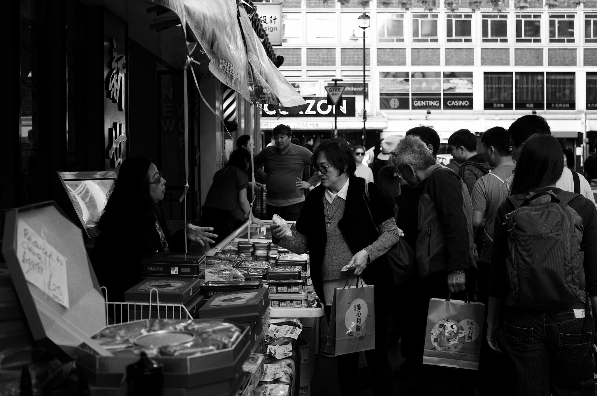 Sony Alpha NEX-6 + Sigma 30mm F2.8 EX DN sample photo. China town photography