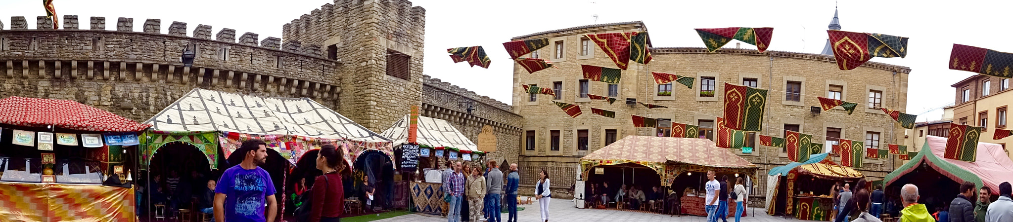 Sony DSC-HX60V + Sony 24-720mm F3.5-6.3 sample photo. Mercado medieval. photography