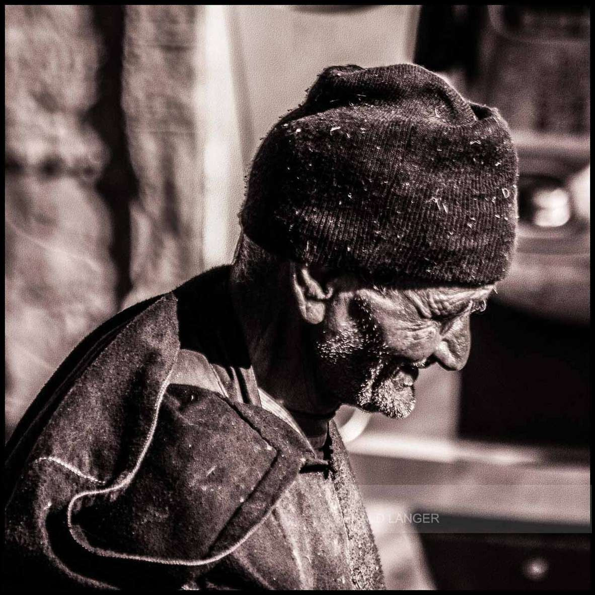 Canon EF 70-300mm F4-5.6 IS USM sample photo. Old man photography