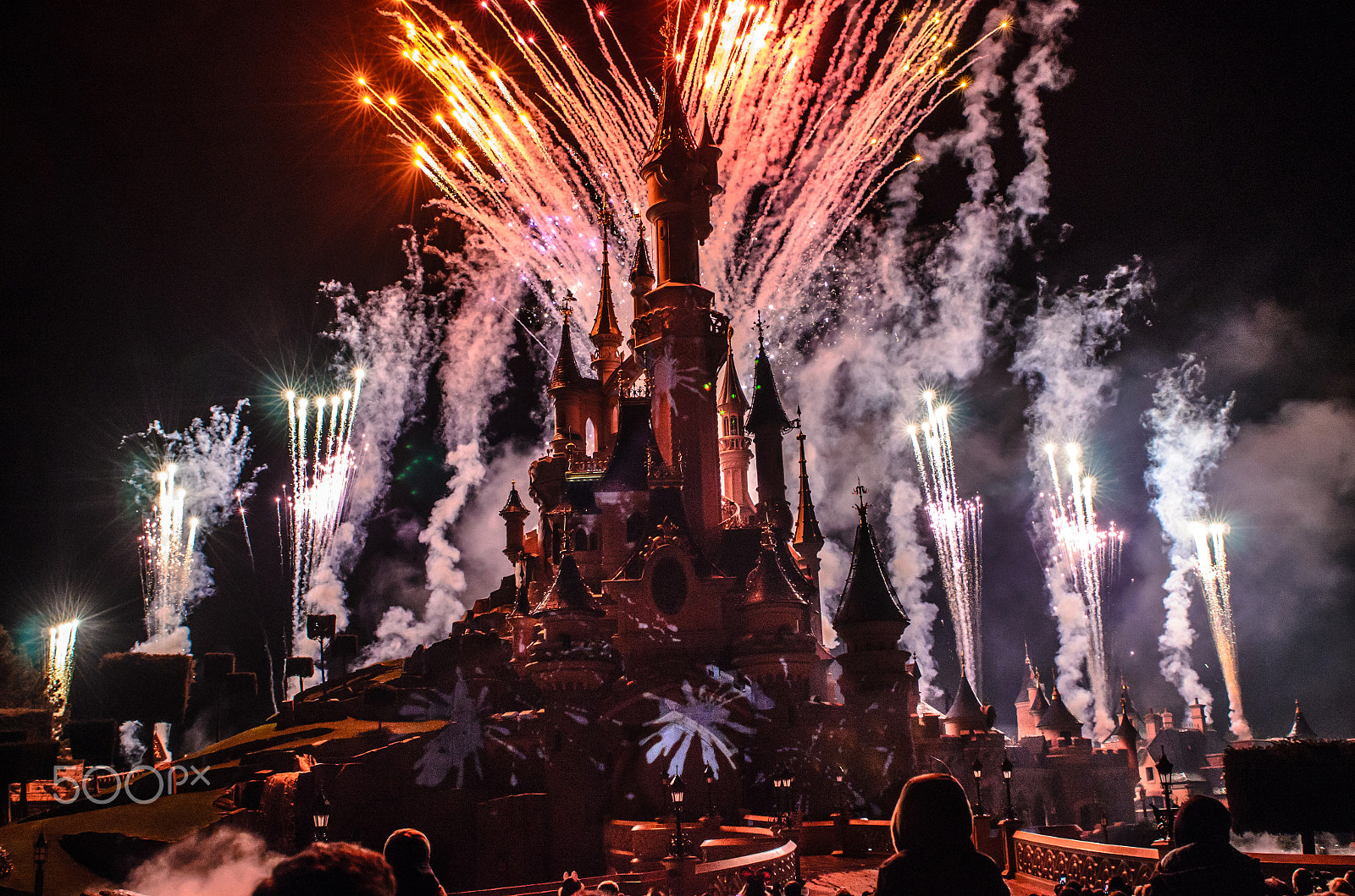 Nikon D7000 + Sigma 24-70mm F2.8 EX DG Macro sample photo. Disney dreams's firework, disneyland paris. photography