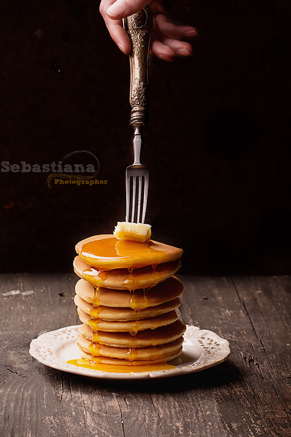 Canon EOS 700D (EOS Rebel T5i / EOS Kiss X7i) + Canon EF 100mm F2.8L Macro IS USM sample photo. Pancakes on rustic wooden board photography