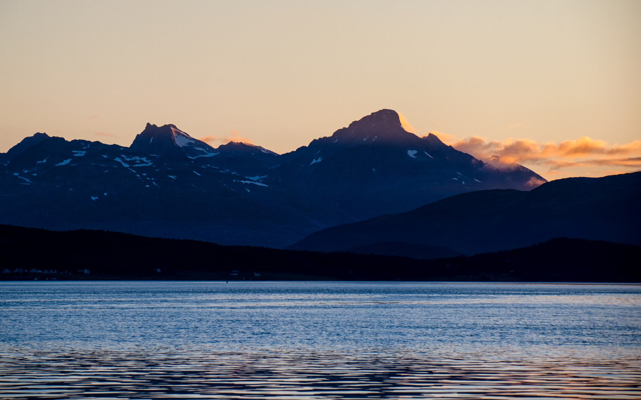 Olympus Zuiko Digital ED 40-150mm F4.0-5.6 sample photo. Blue hills on fire at tromsø photography