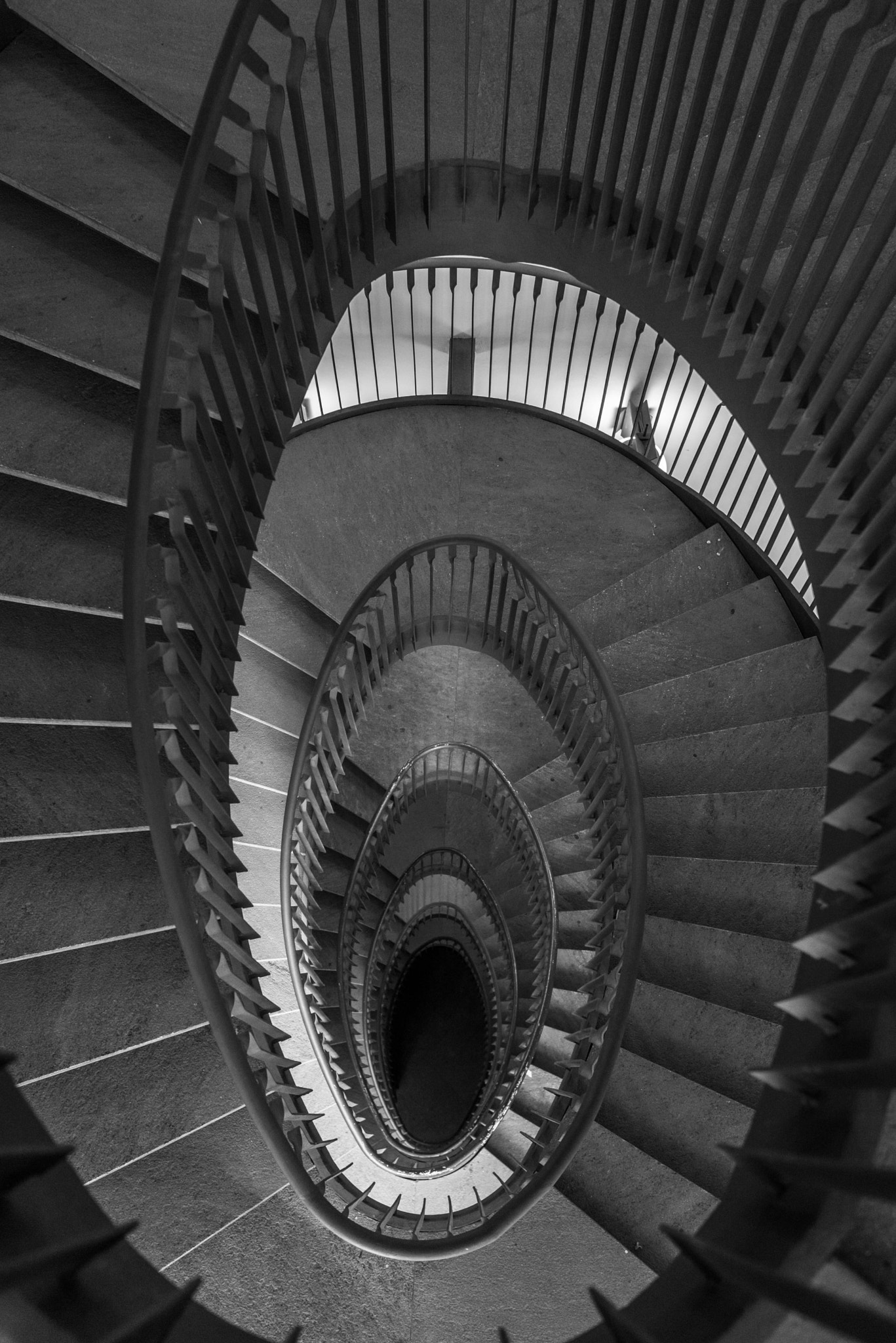 Nikon AF-S Nikkor 17-35mm F2.8D ED-IF sample photo. Stairwell photography