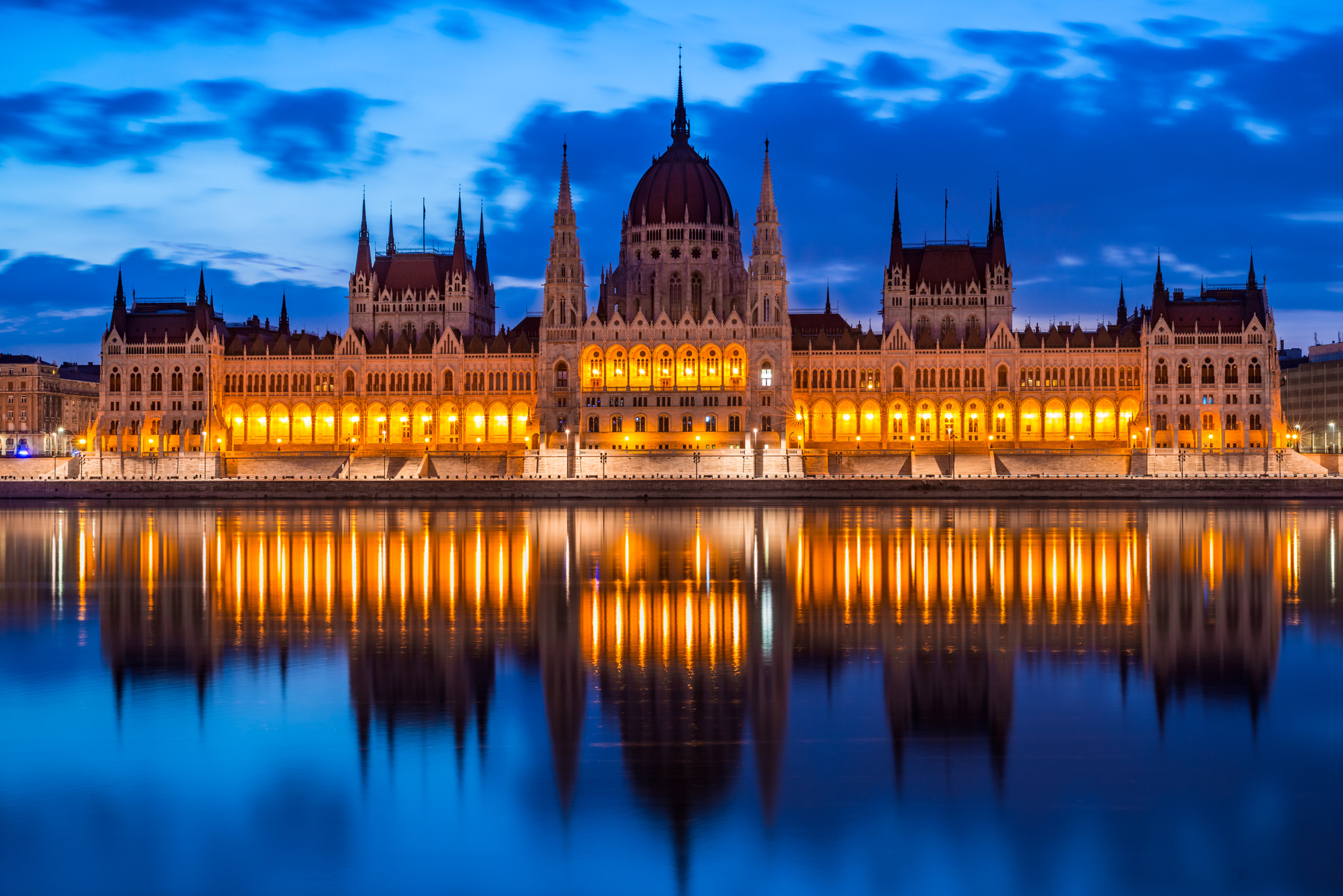 Sigma 24-70mm F2.8 EX DG Macro sample photo. Parliament in blue hour photography